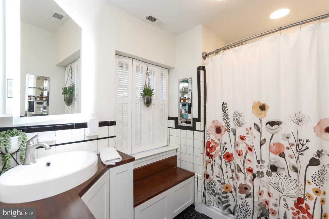 ORIGINAL NORTHWOOD - Residential