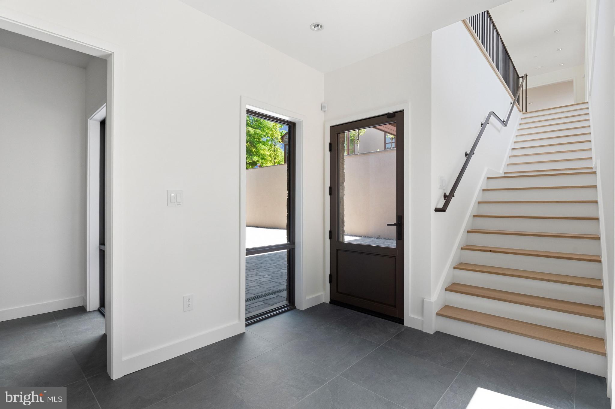FOREST HILLS - Residential