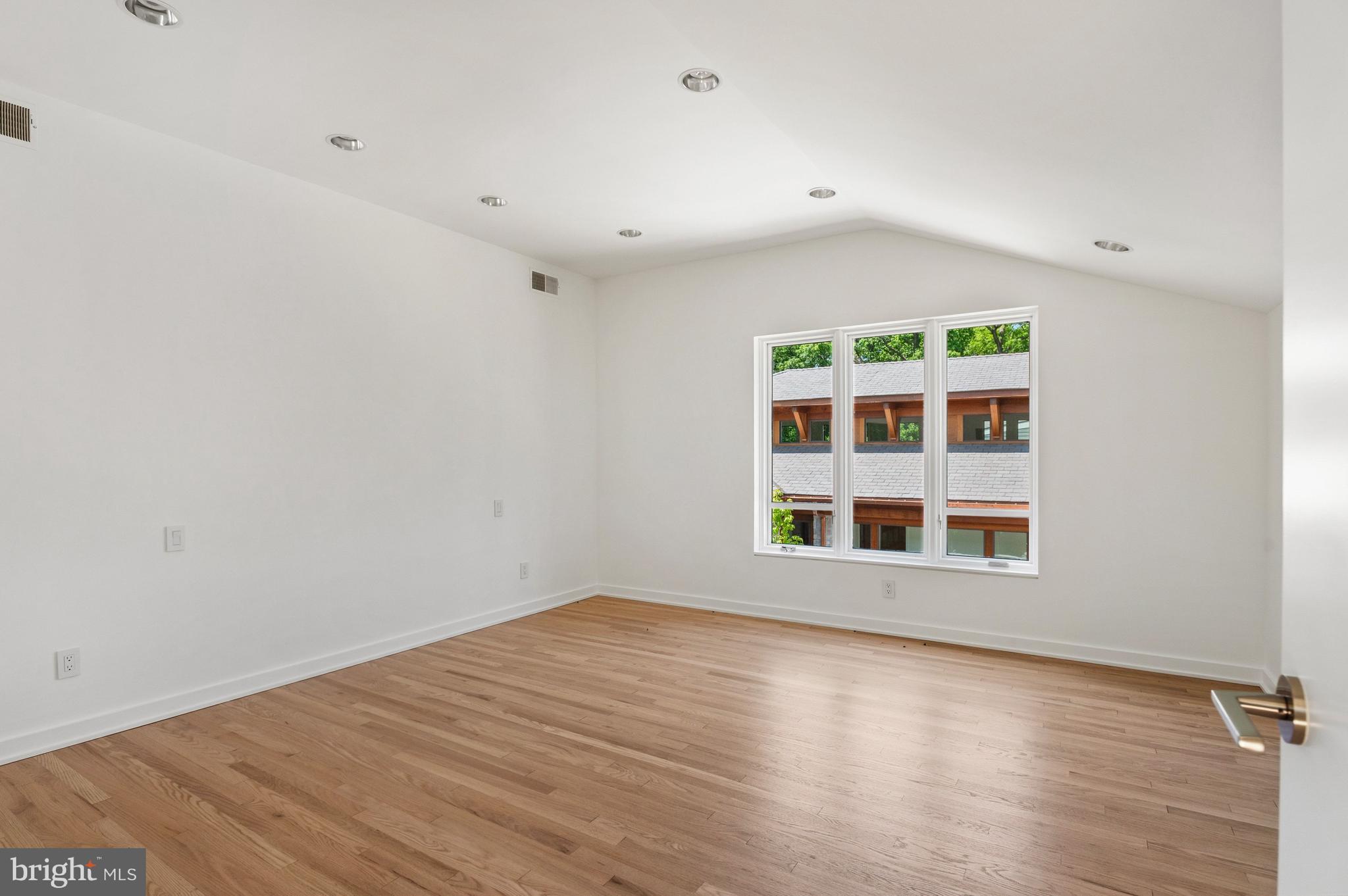 FOREST HILLS - Residential