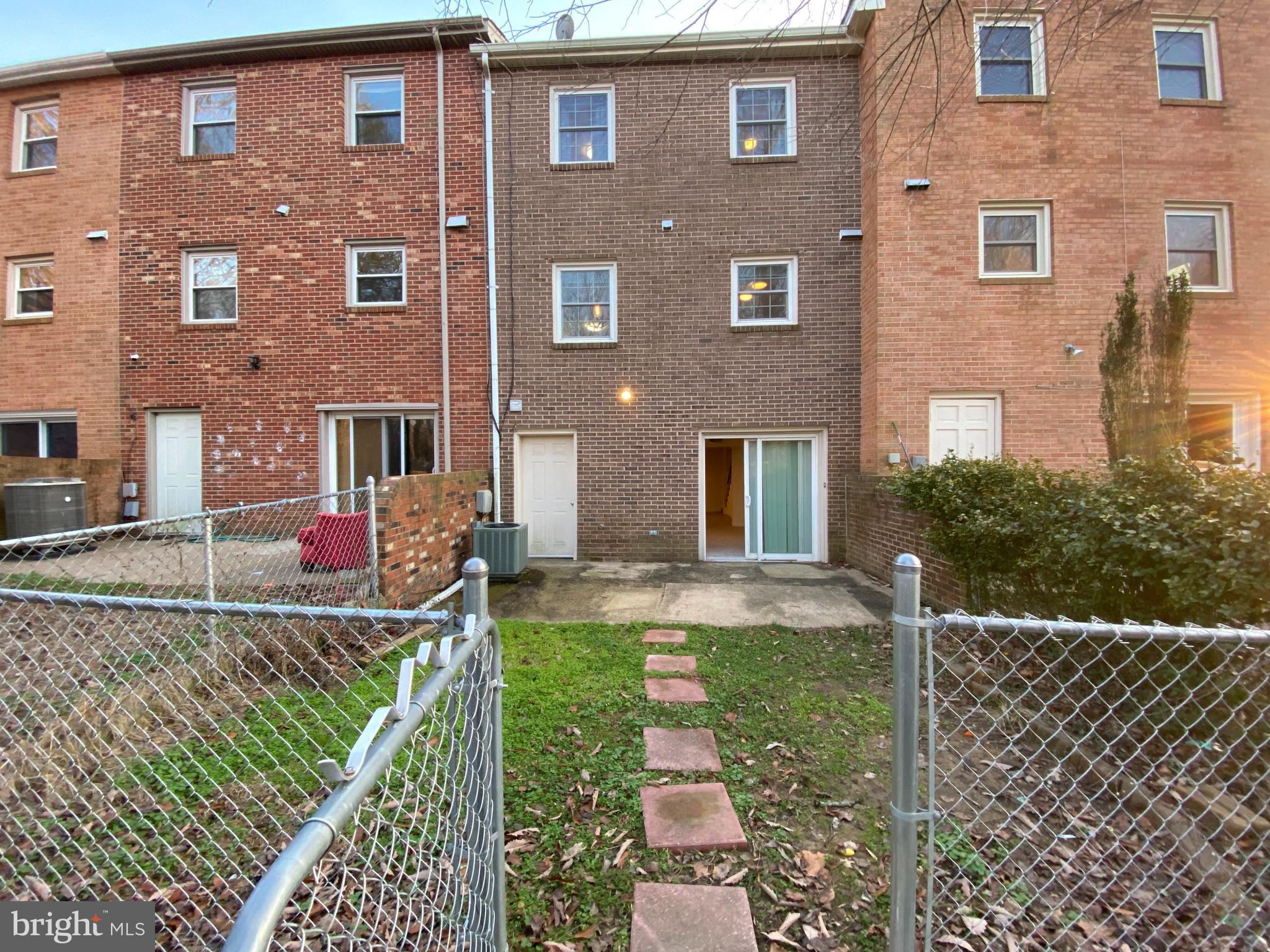 SPRING VALLEY - Residential Lease
