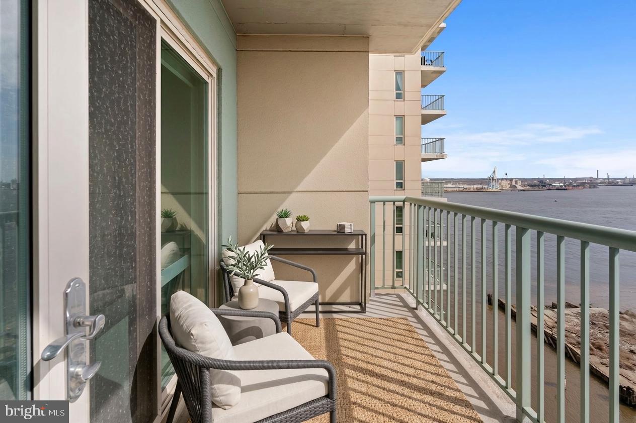 DOCKSIDE CONDOMINIUM - Residential