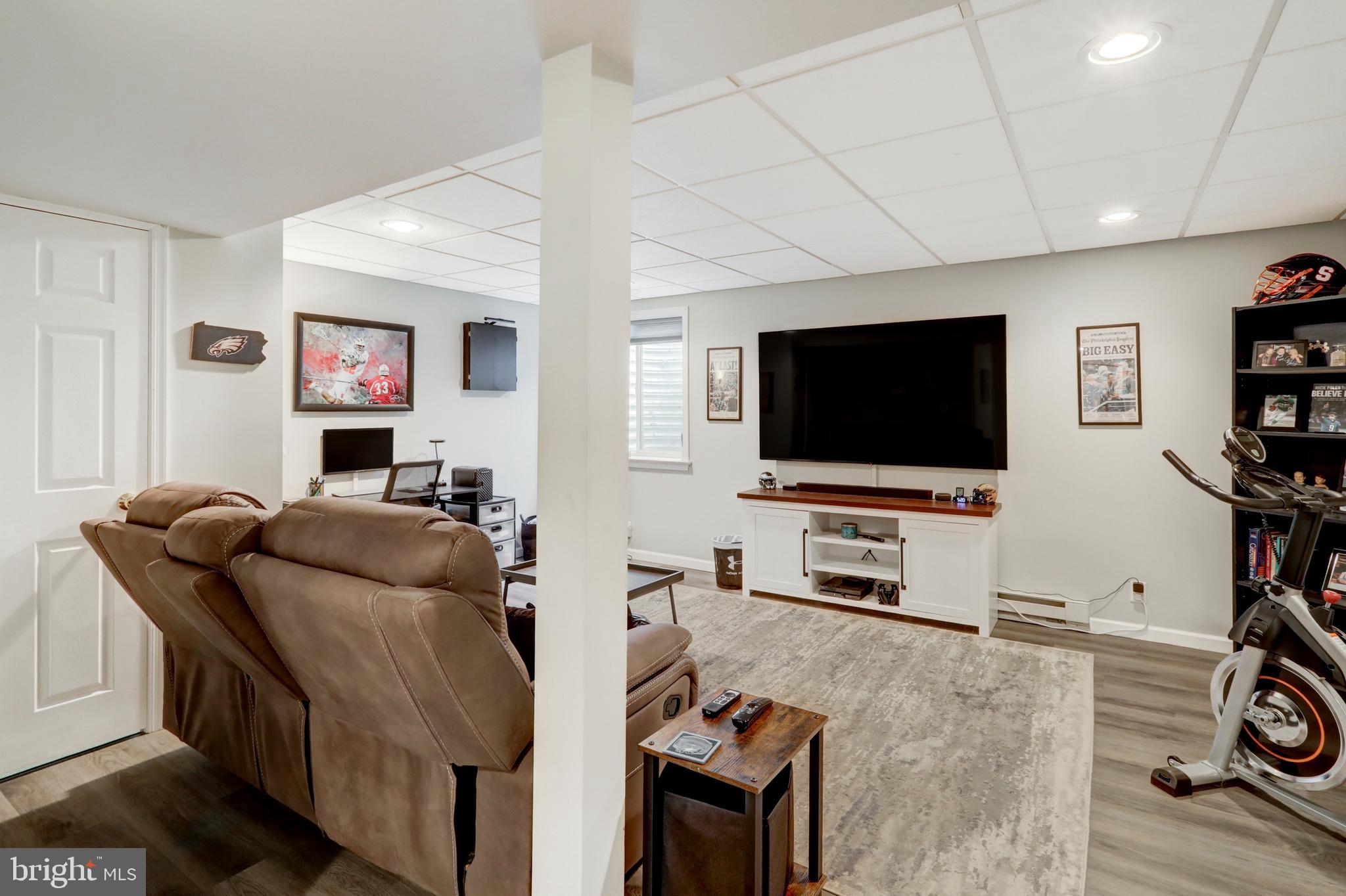 MANOR OAKS - Residential