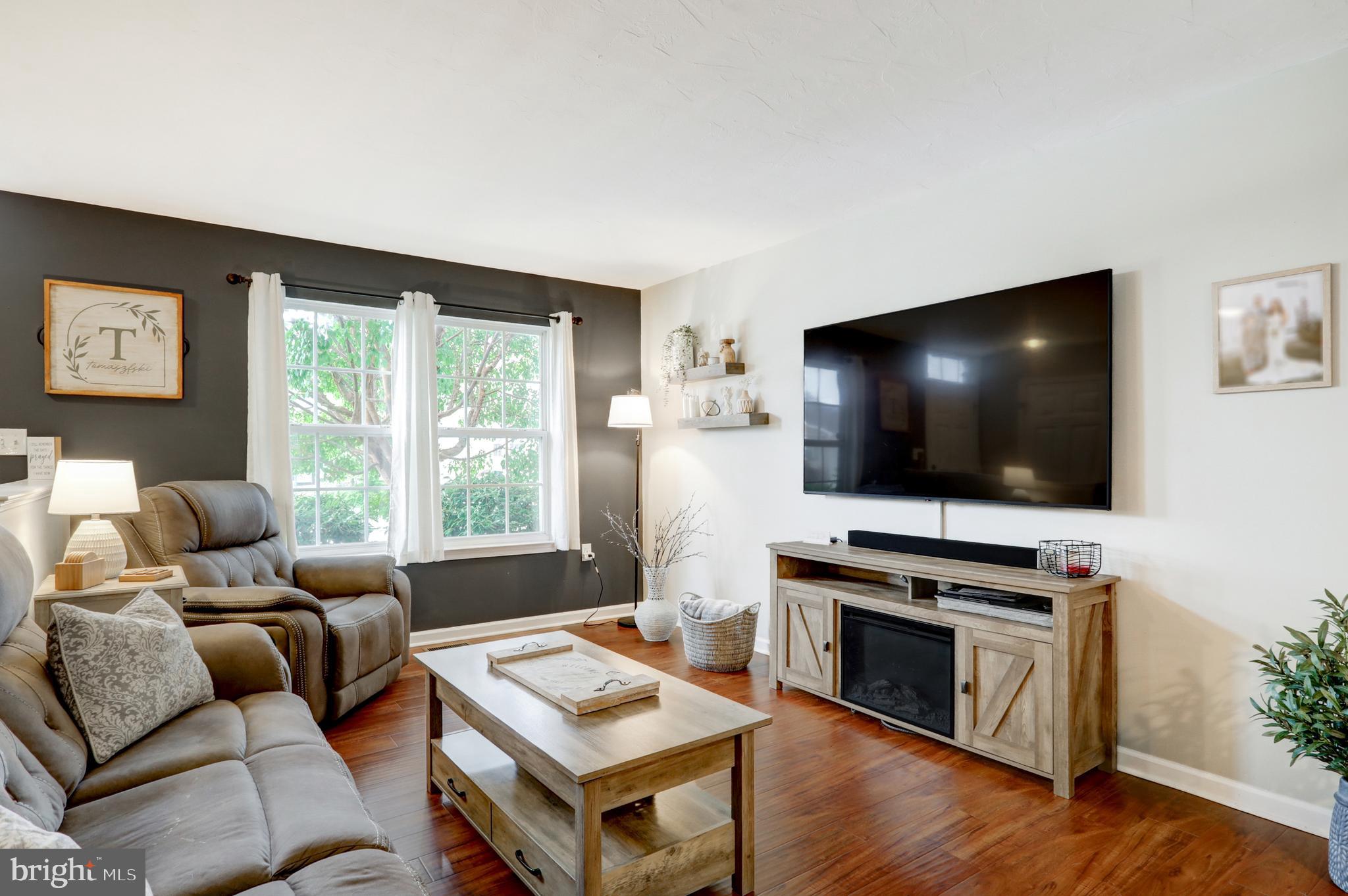 MANOR OAKS - Residential