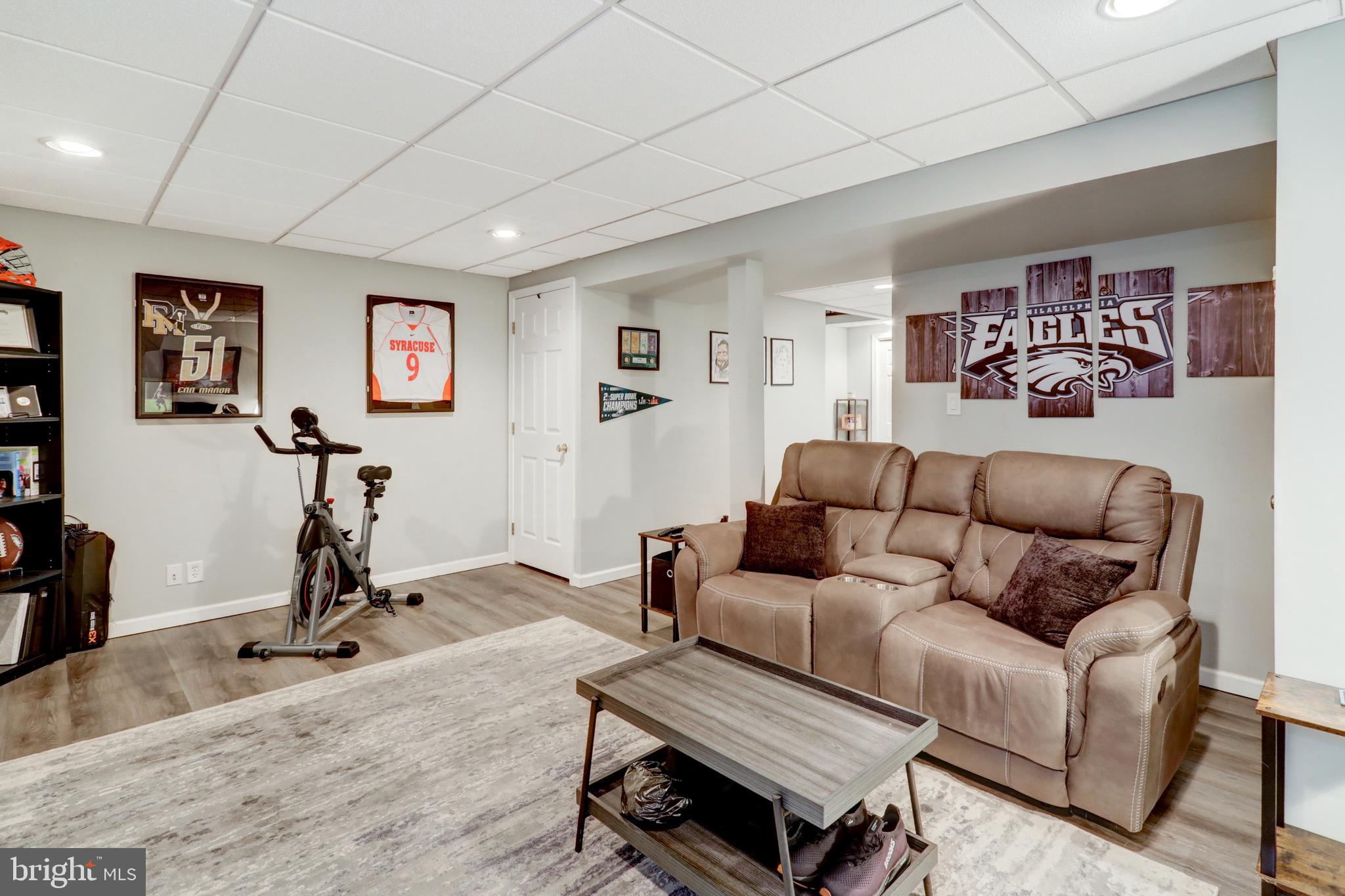 MANOR OAKS - Residential