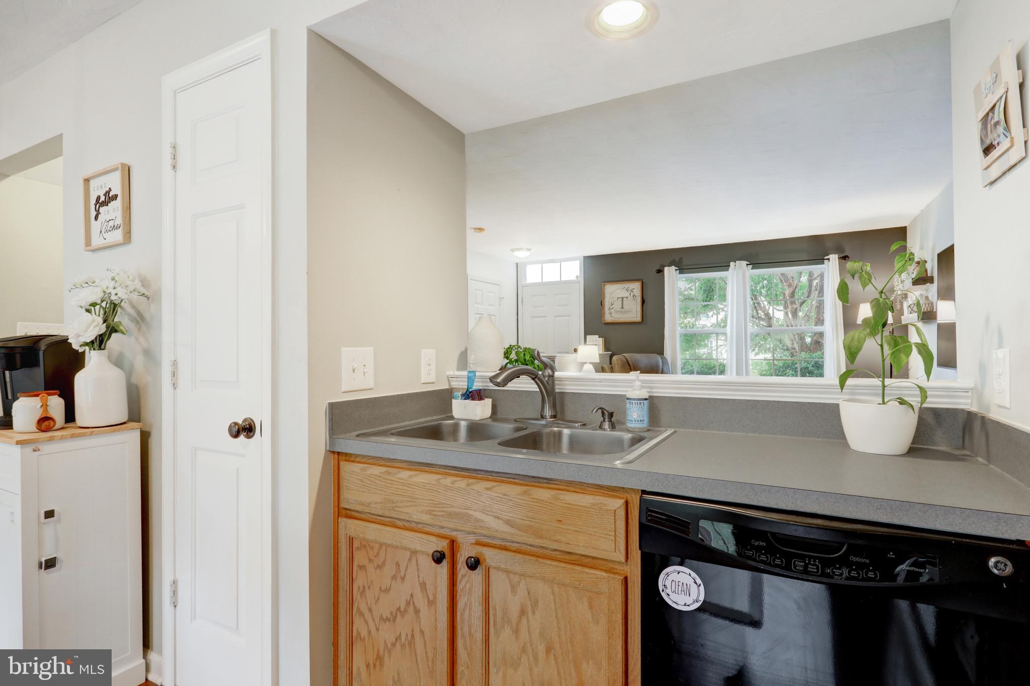 MANOR OAKS - Residential