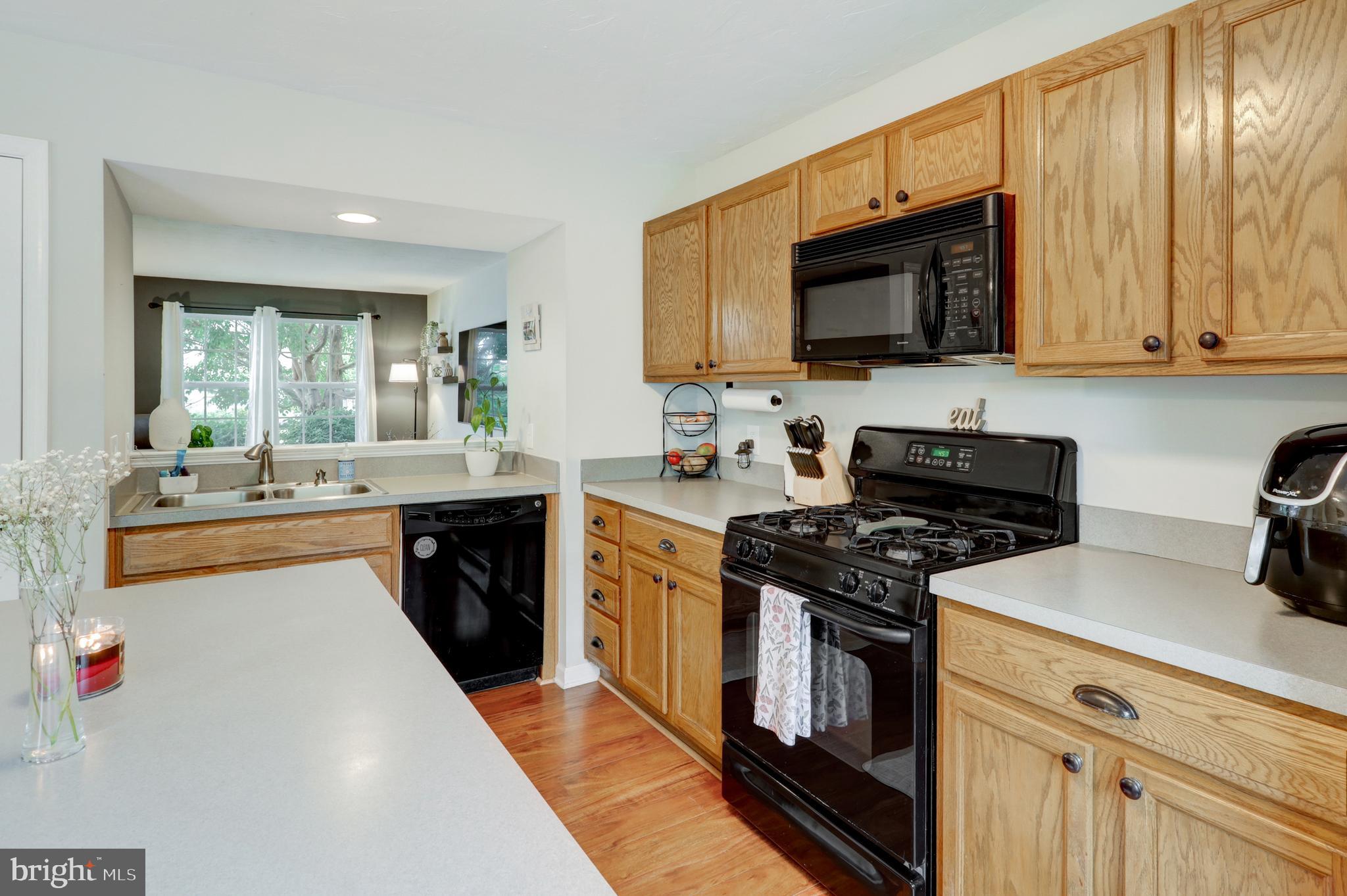 MANOR OAKS - Residential