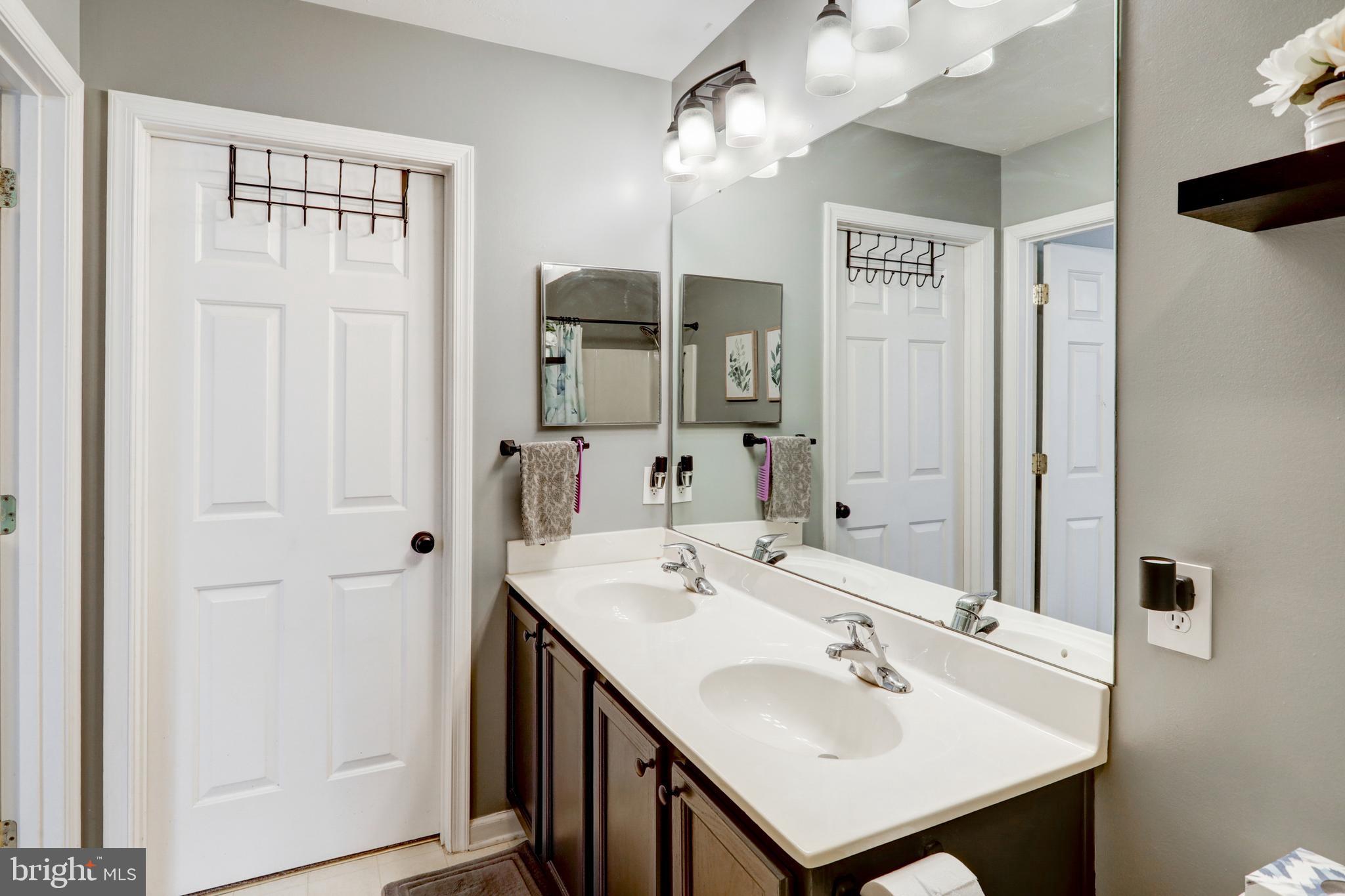 MANOR OAKS - Residential