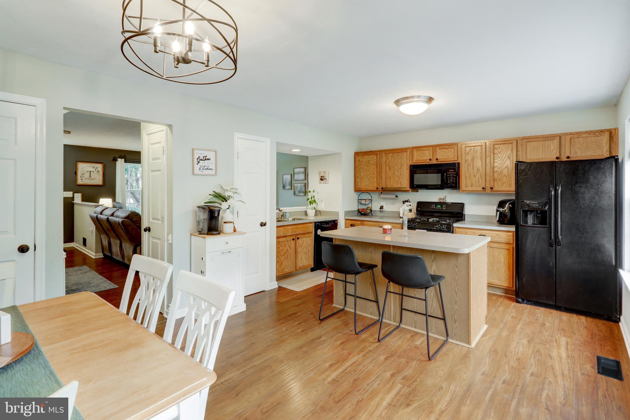 MANOR OAKS - Residential