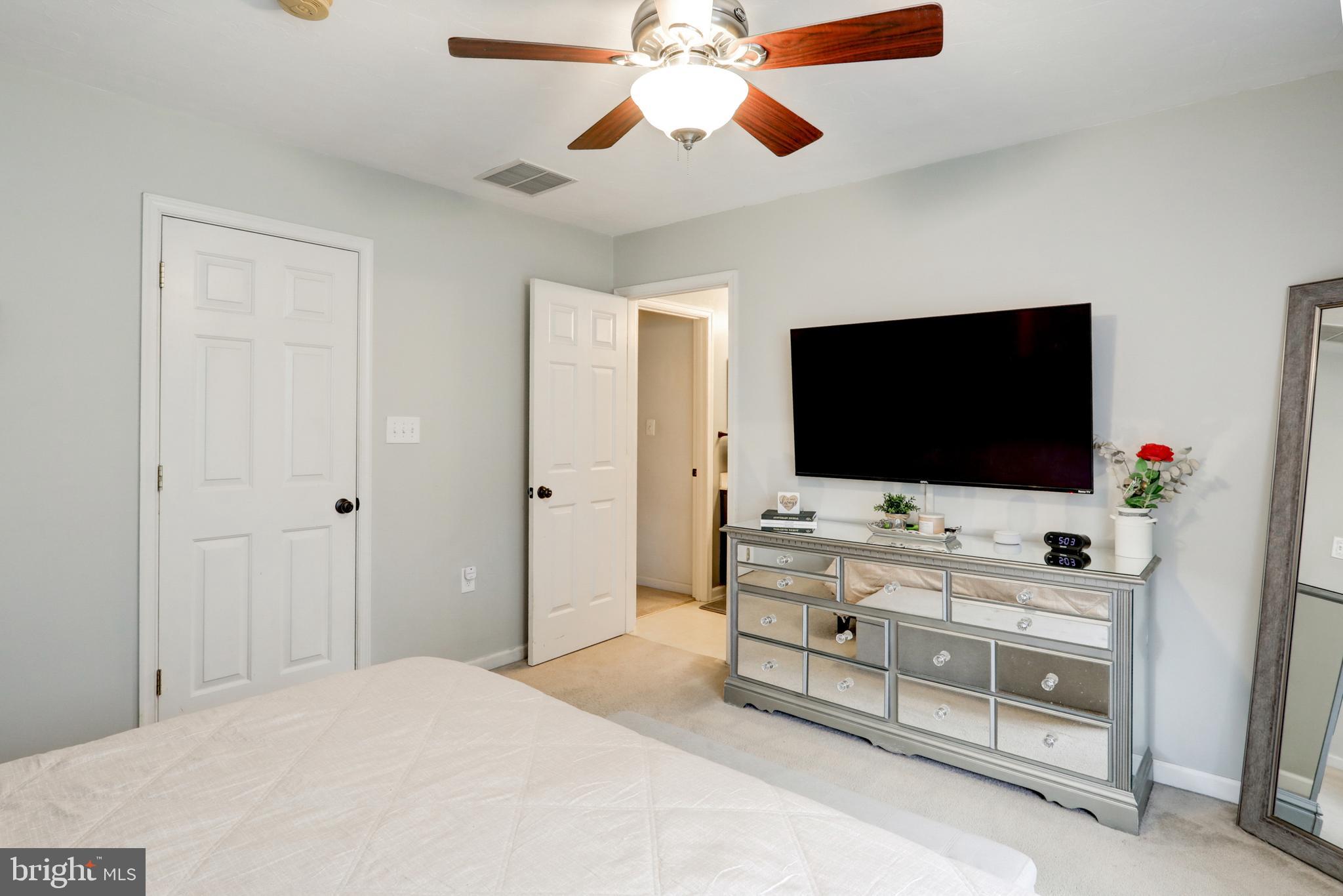 MANOR OAKS - Residential