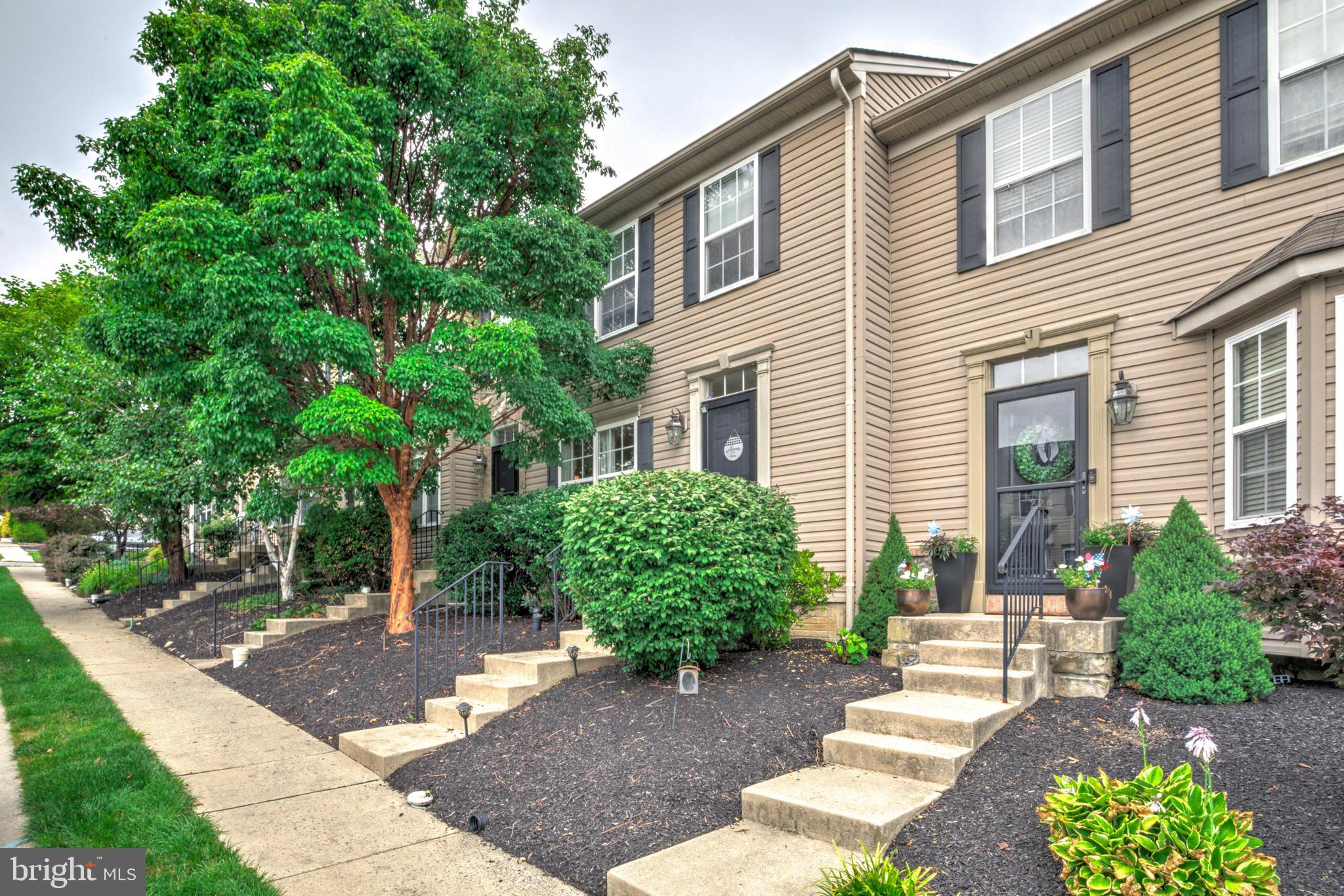 MANOR OAKS - Residential