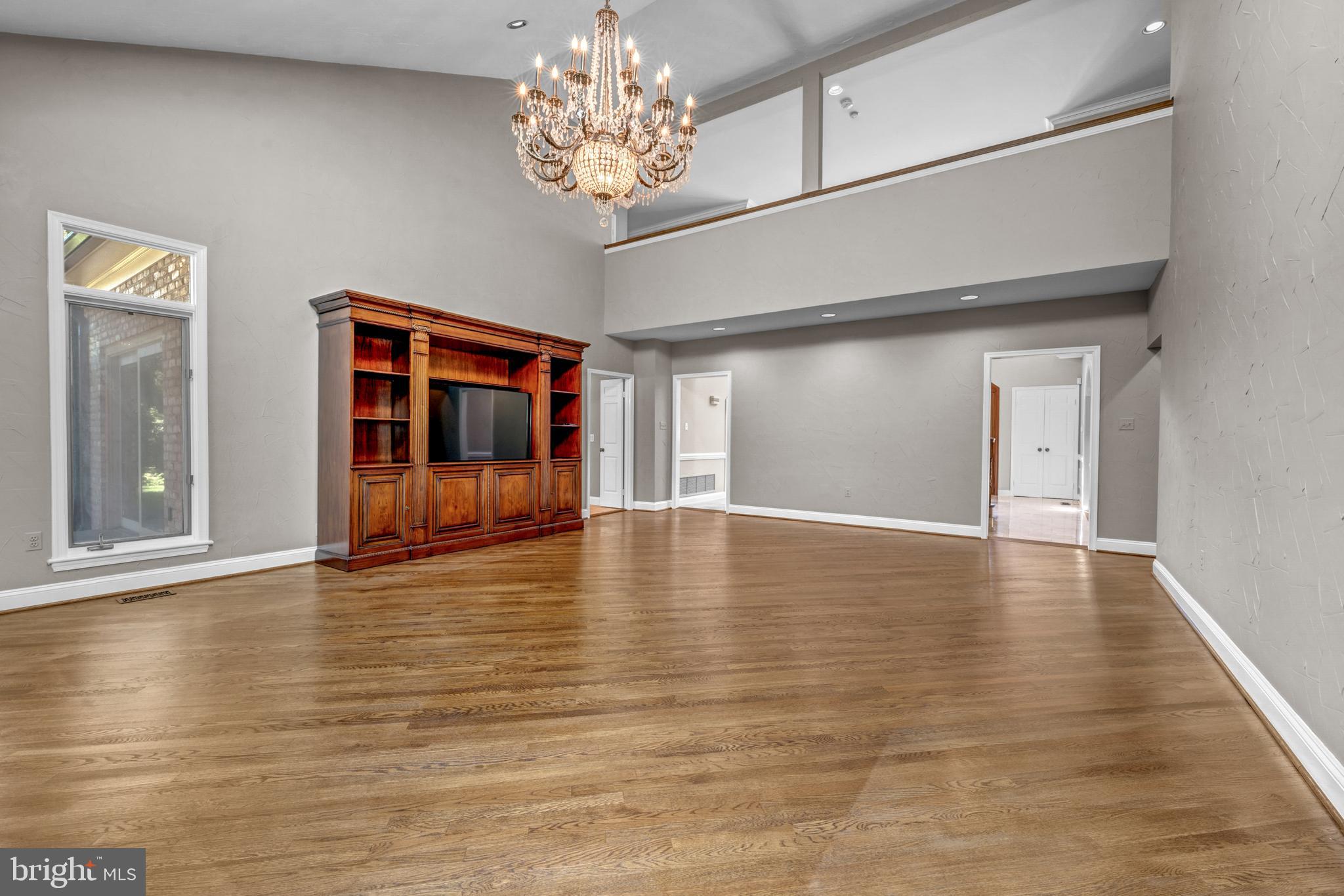 SADDLE RIDGE - Residential