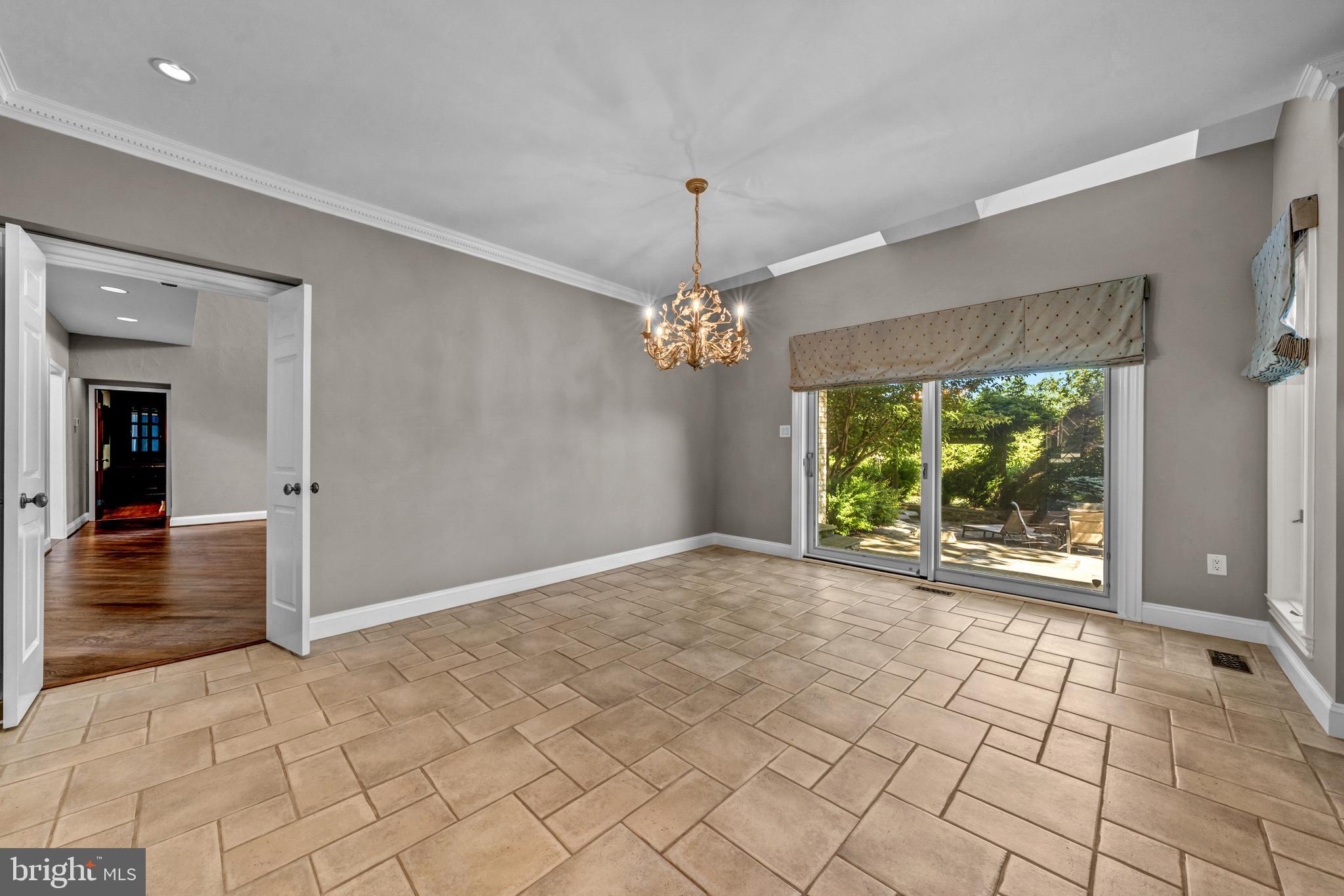 SADDLE RIDGE - Residential