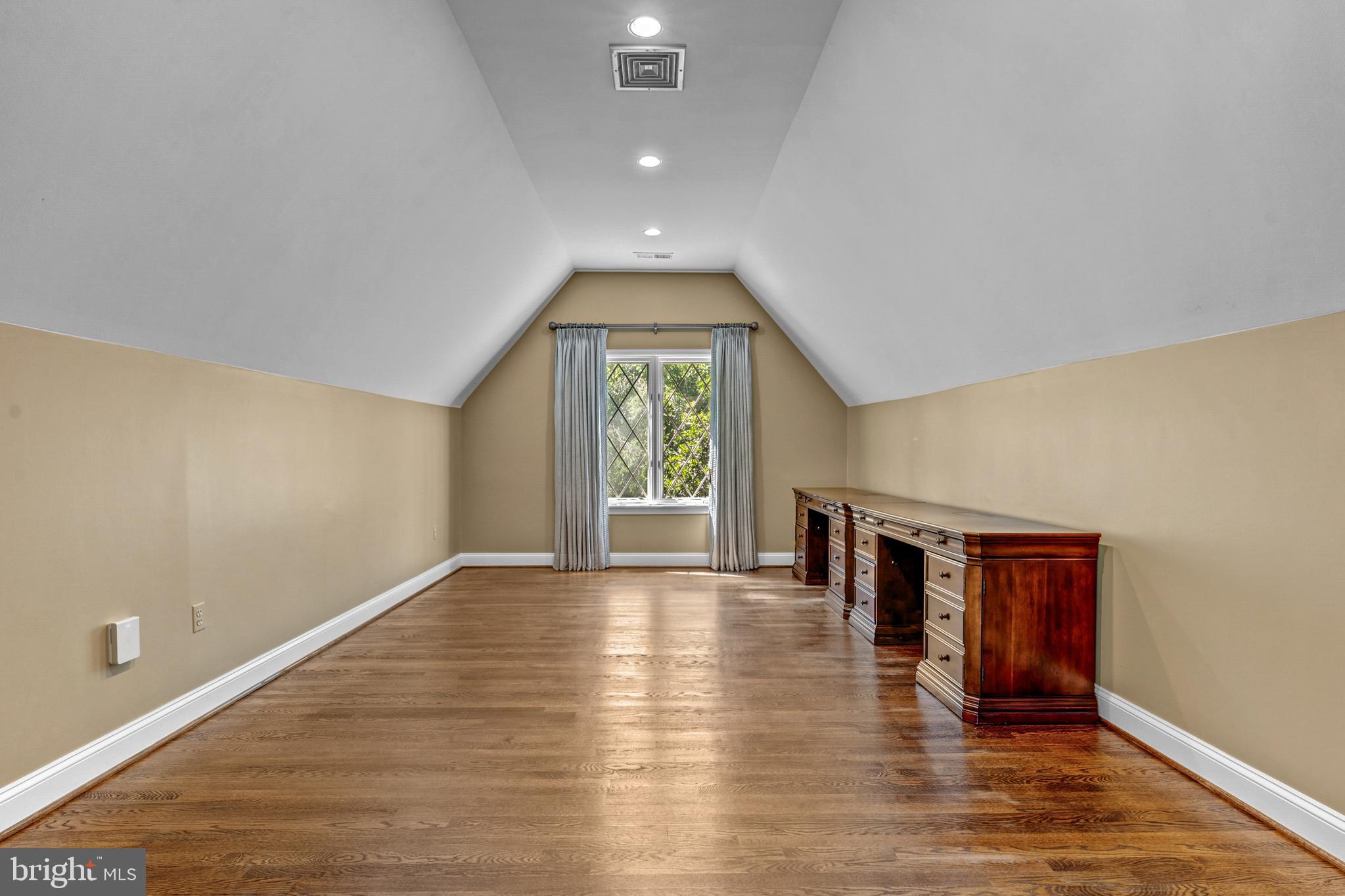 SADDLE RIDGE - Residential