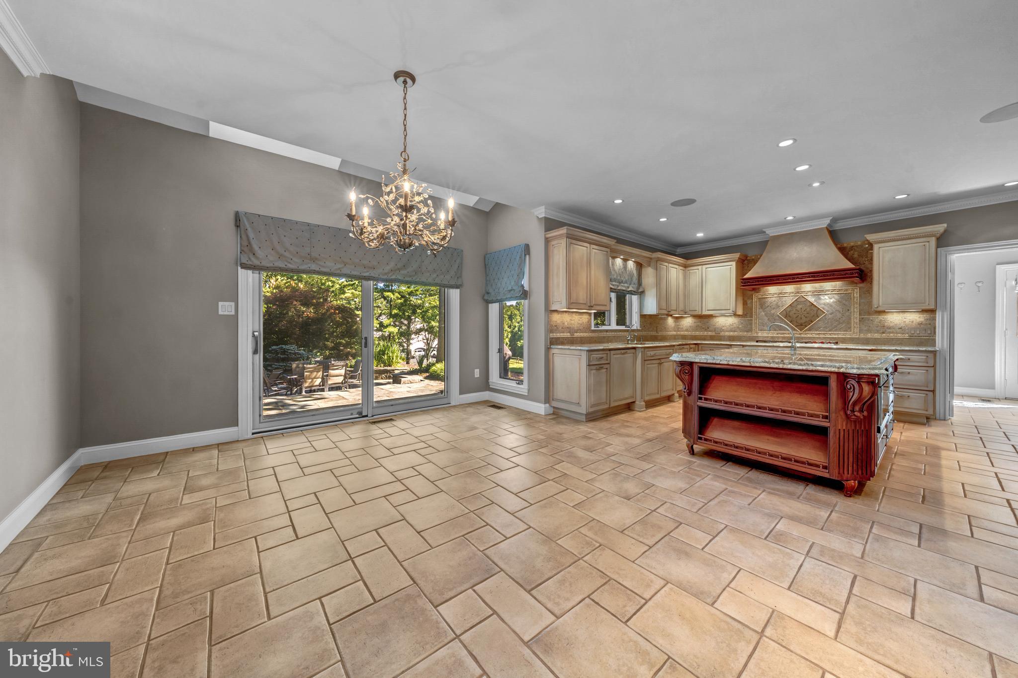 SADDLE RIDGE - Residential