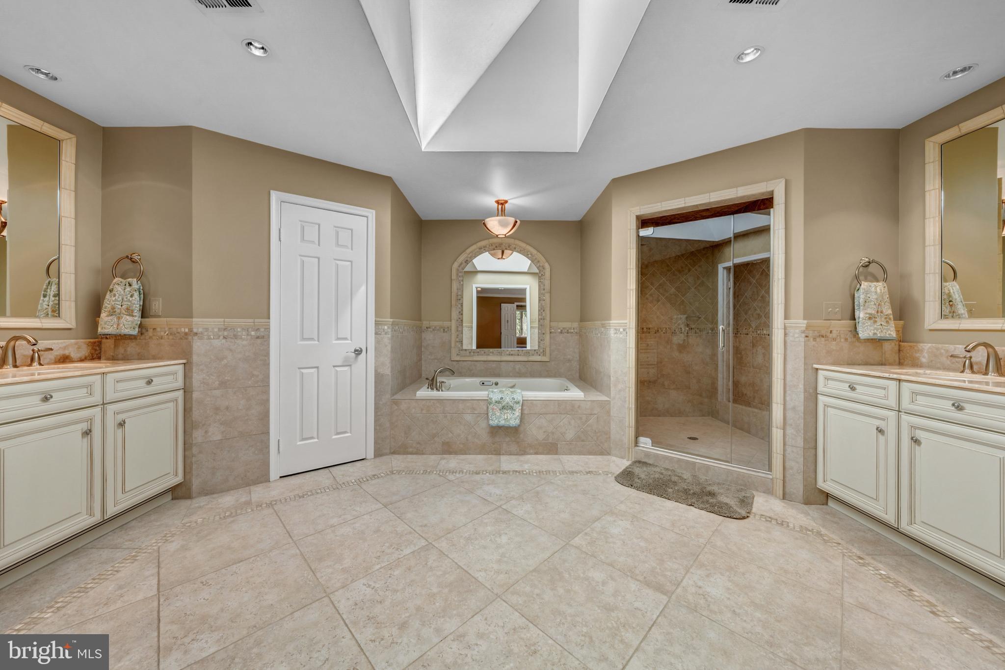 SADDLE RIDGE - Residential