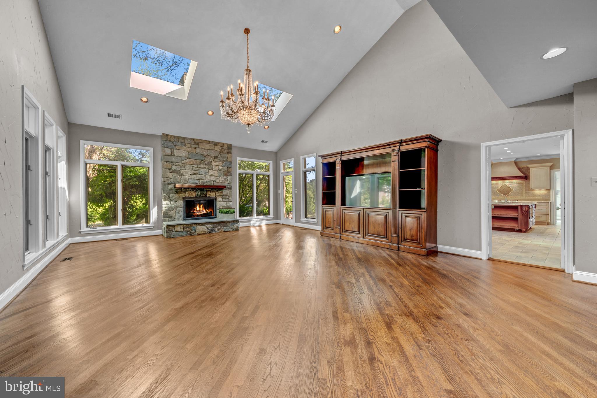 SADDLE RIDGE - Residential