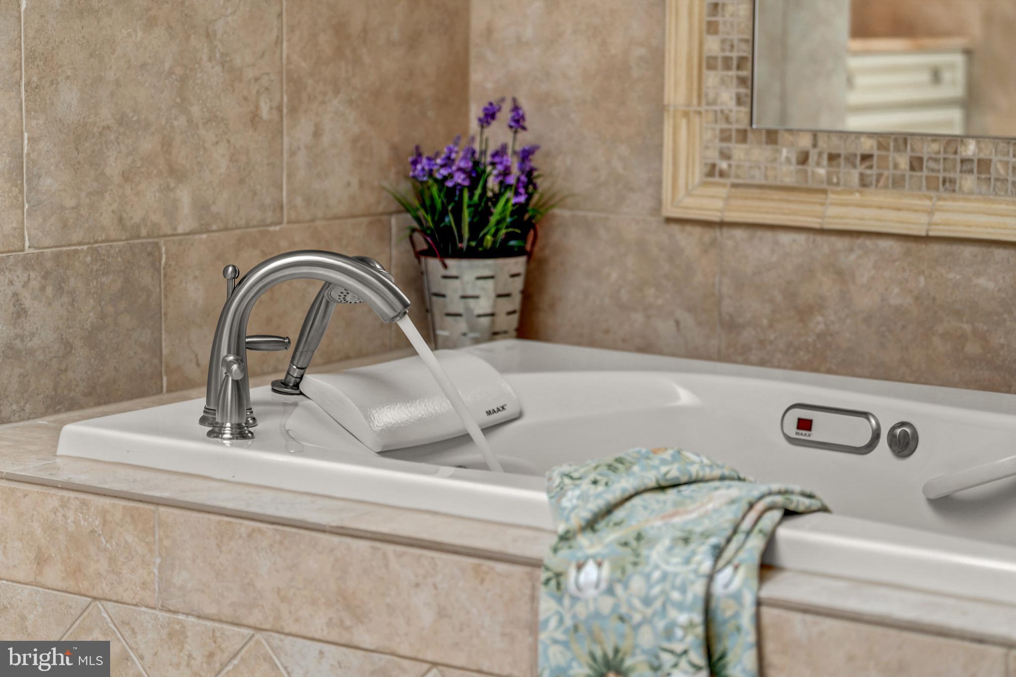 SADDLE RIDGE - Residential