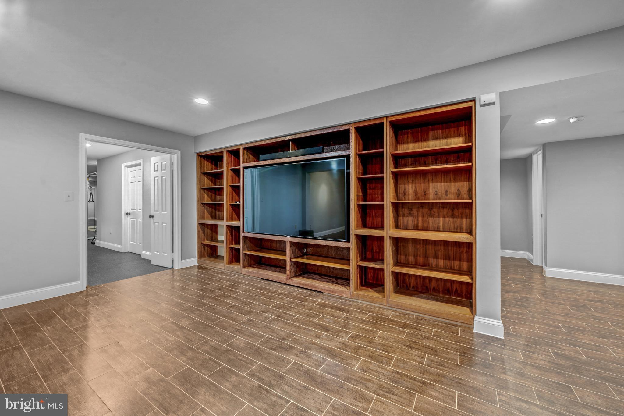 SADDLE RIDGE - Residential