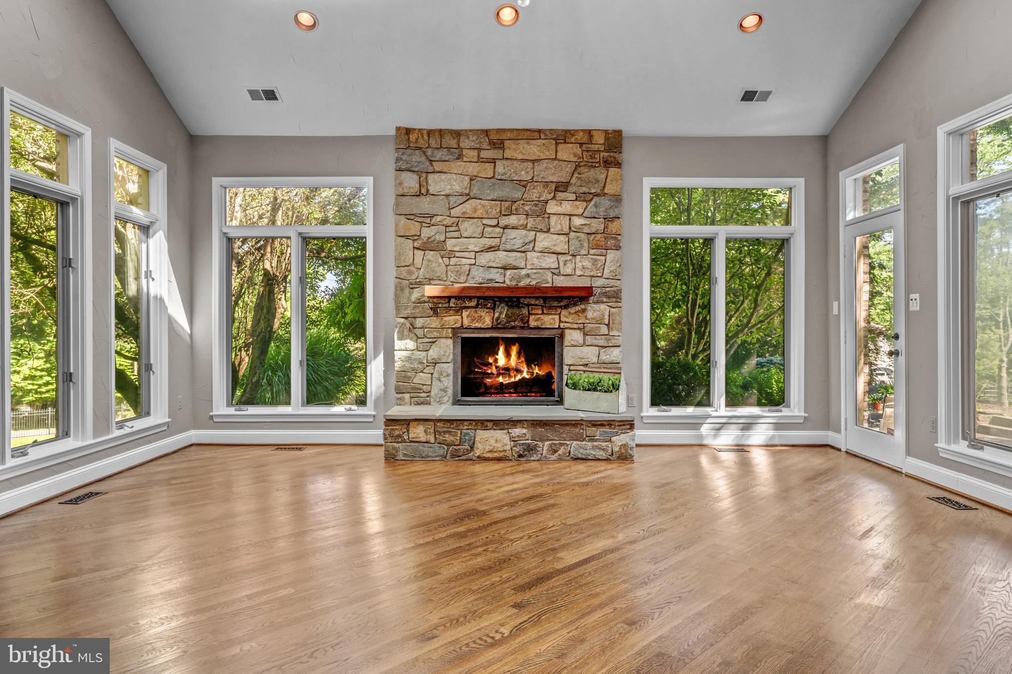 SADDLE RIDGE - Residential