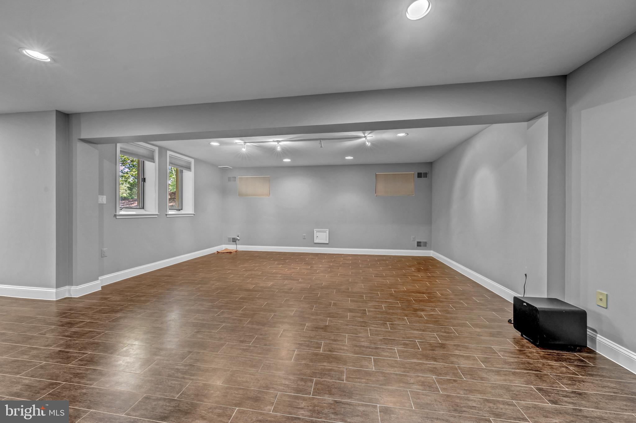 SADDLE RIDGE - Residential