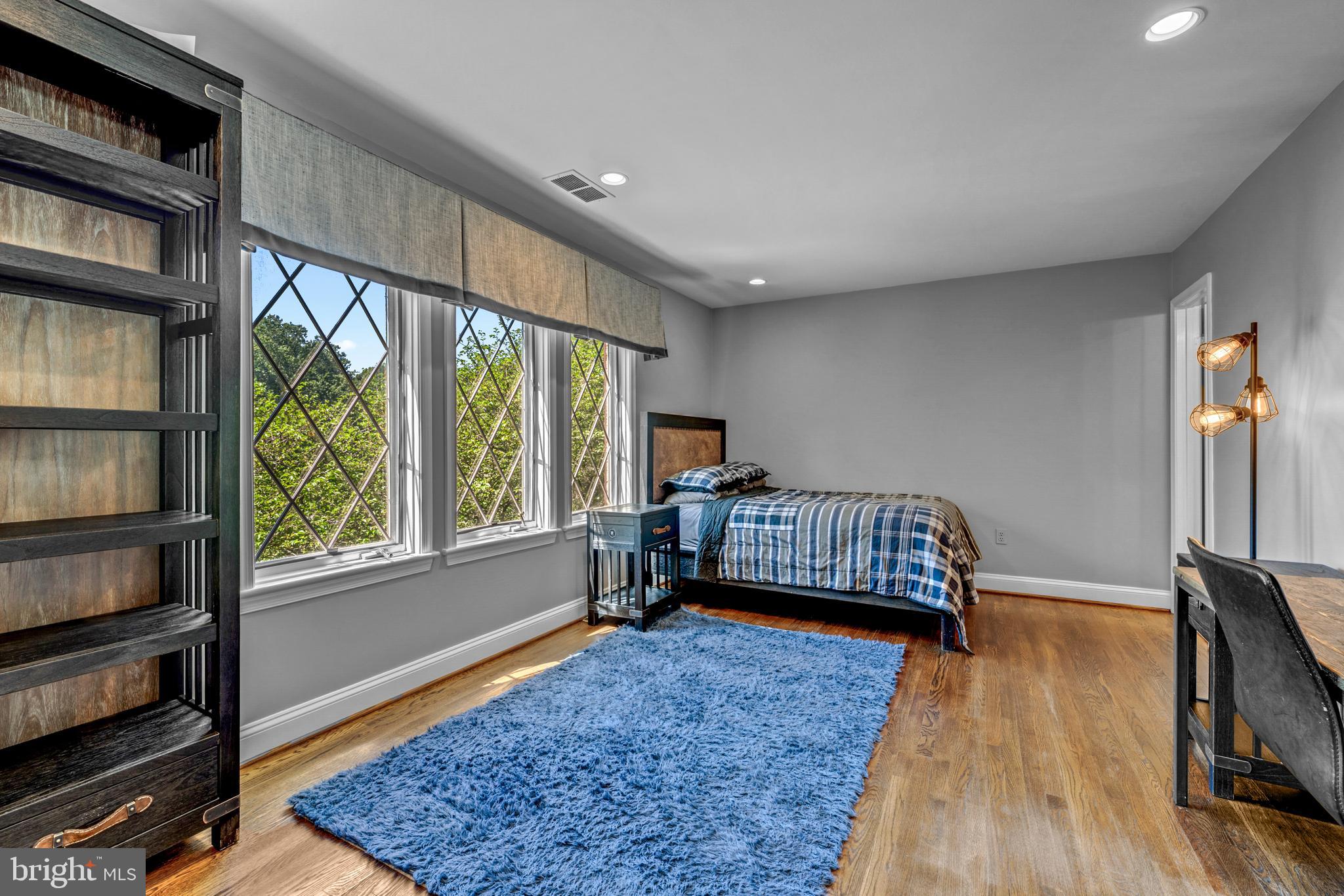 SADDLE RIDGE - Residential