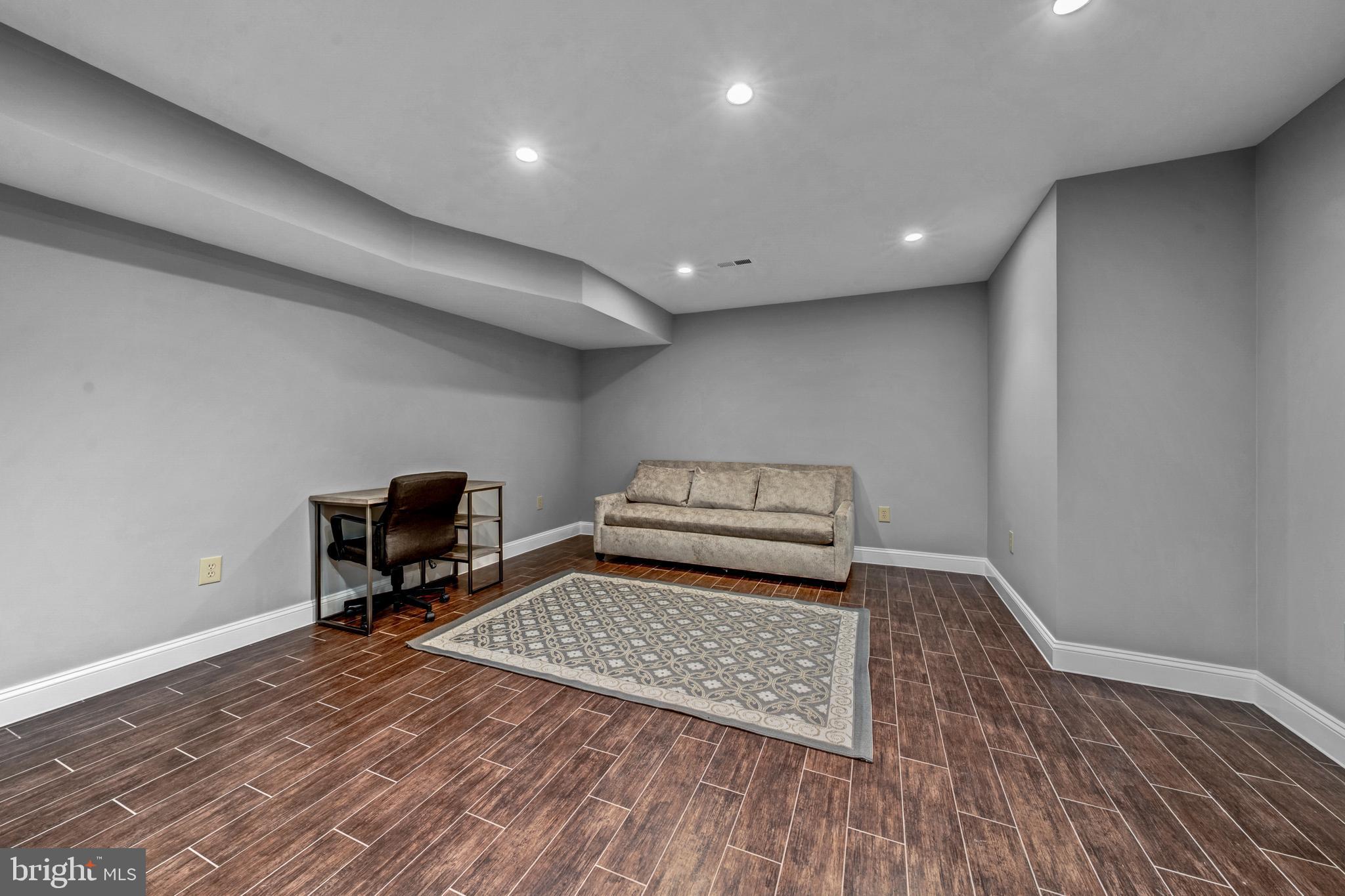 SADDLE RIDGE - Residential