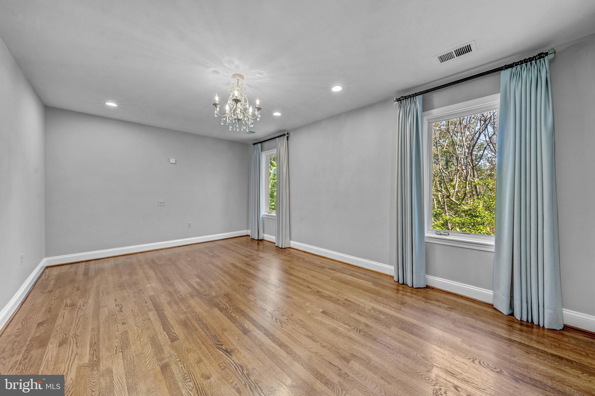 SADDLE RIDGE - Residential