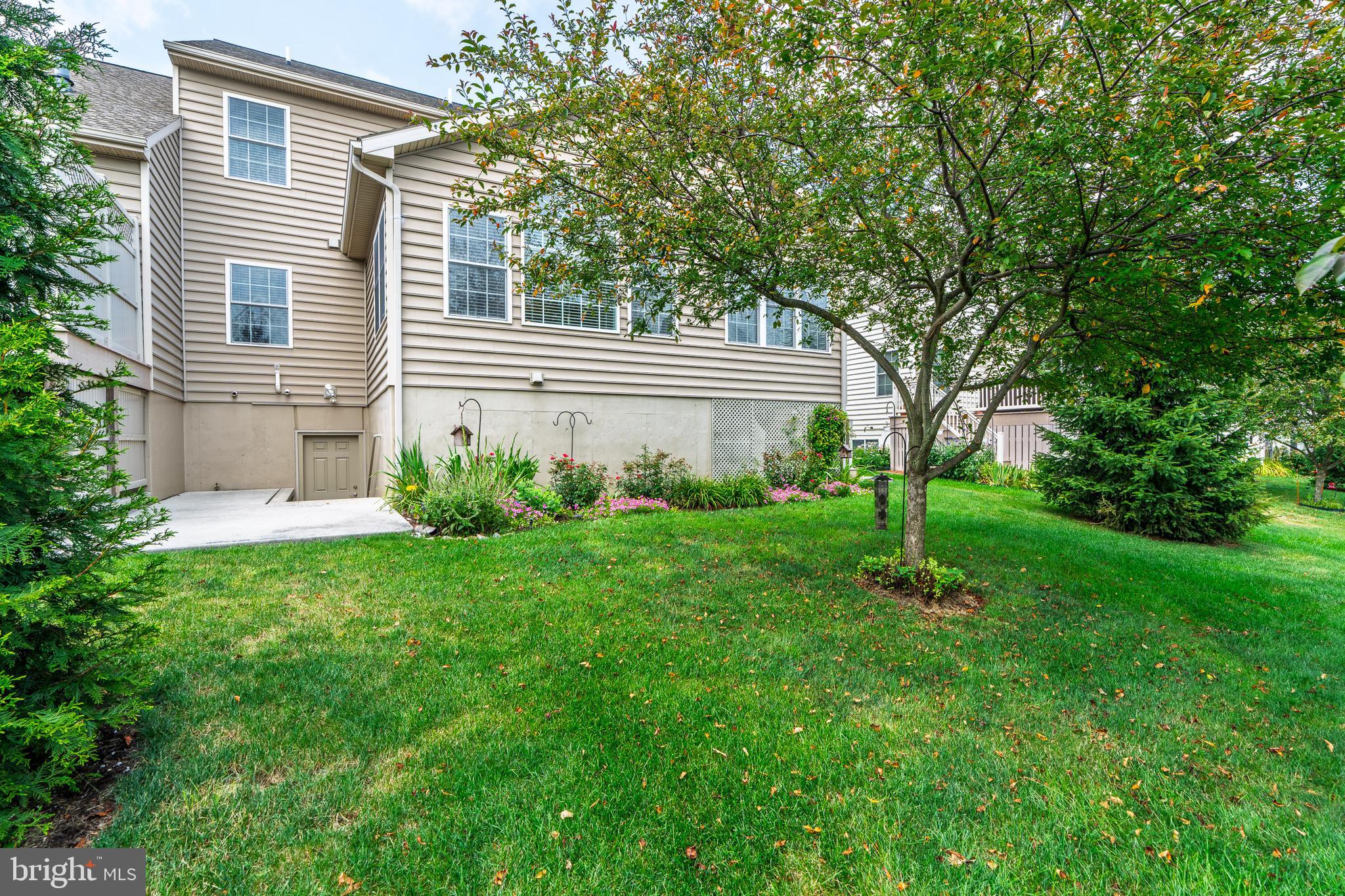 SUMMIT POINTE AT ELM TREE - Residential