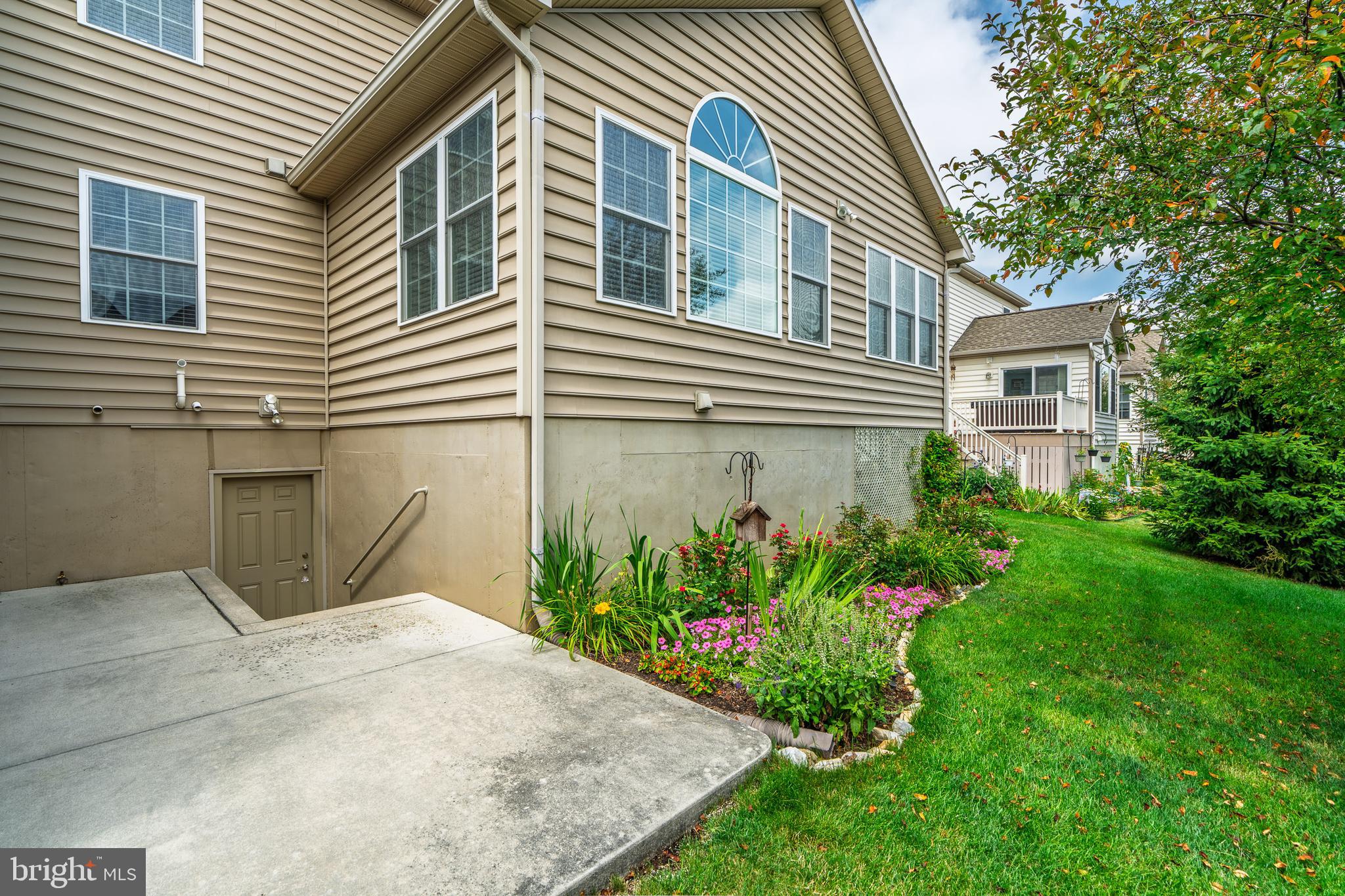 SUMMIT POINTE AT ELM TREE - Residential