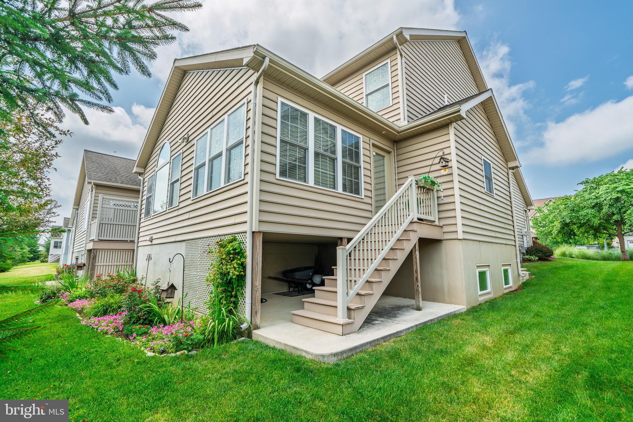 SUMMIT POINTE AT ELM TREE - Residential