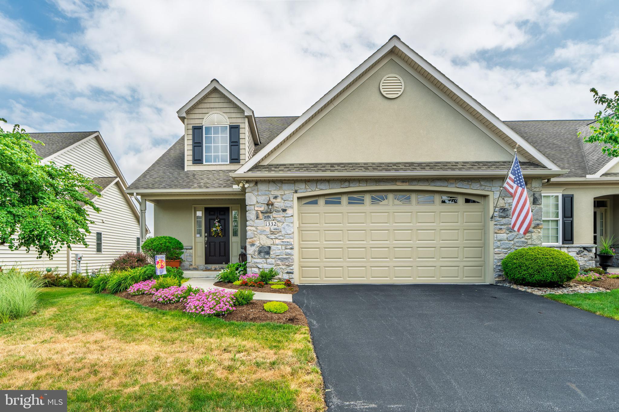 SUMMIT POINTE AT ELM TREE - Residential