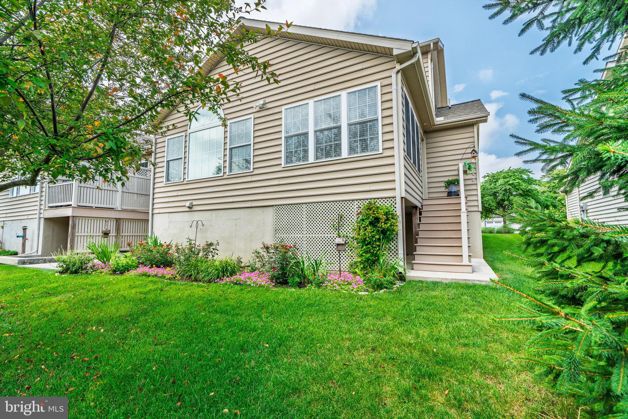 SUMMIT POINTE AT ELM TREE - Residential