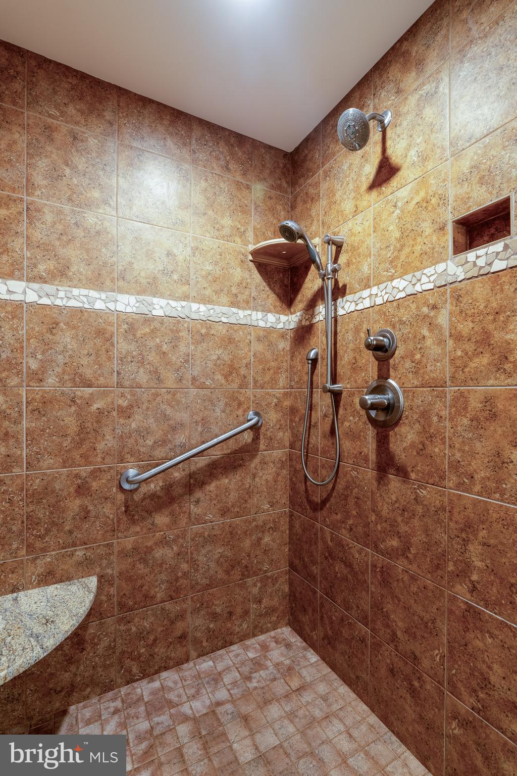 SUMMIT POINTE AT ELM TREE - Residential