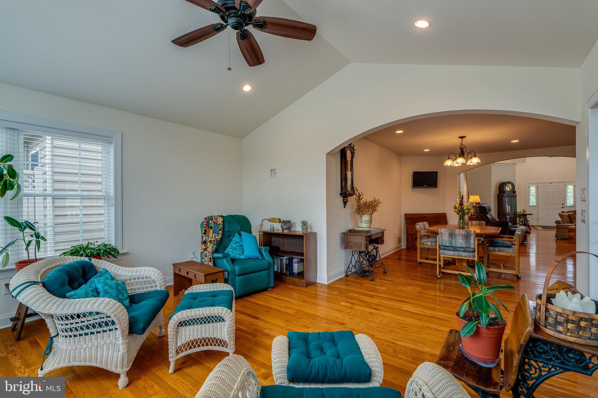 SUMMIT POINTE AT ELM TREE - Residential