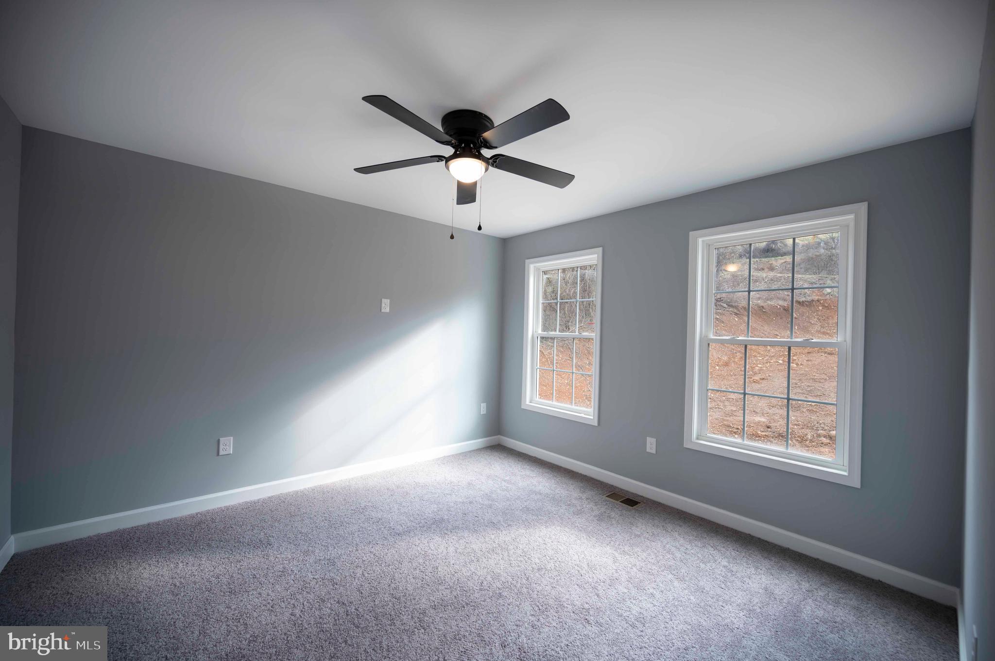 LAKE FRONT ROYAL - Residential