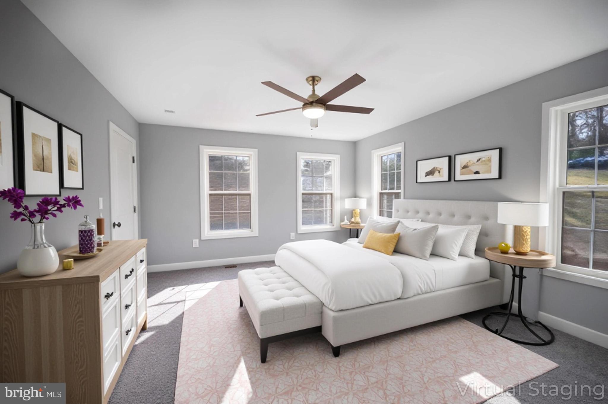LAKE FRONT ROYAL - Residential