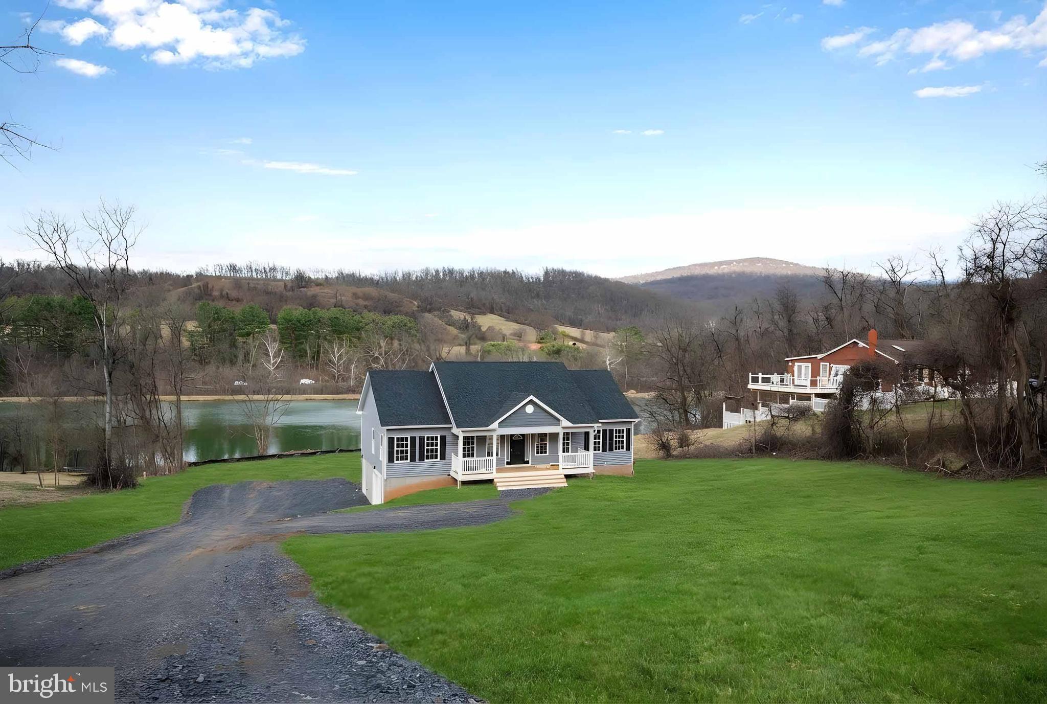 LAKE FRONT ROYAL - Residential