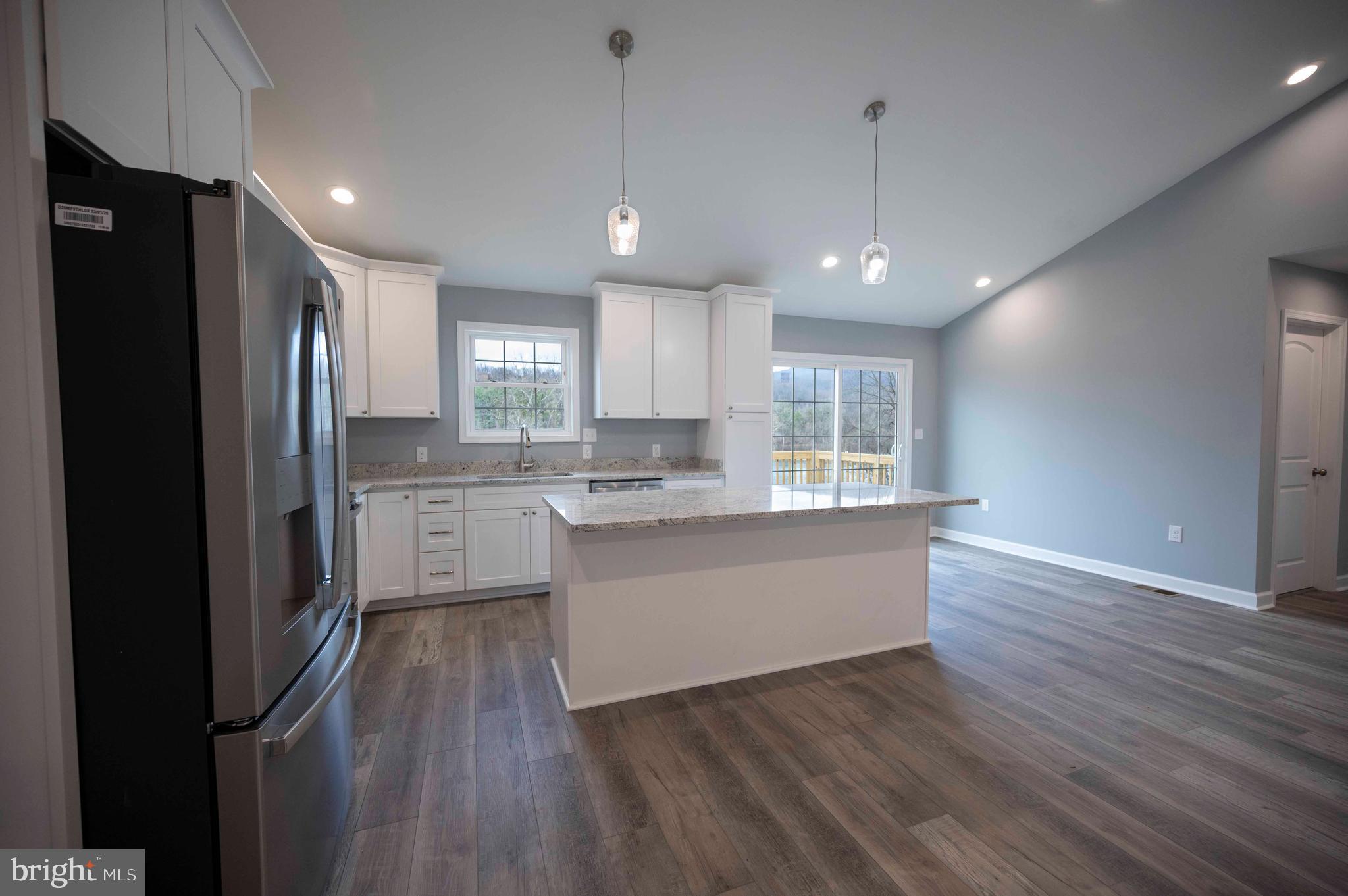 LAKE FRONT ROYAL - Residential