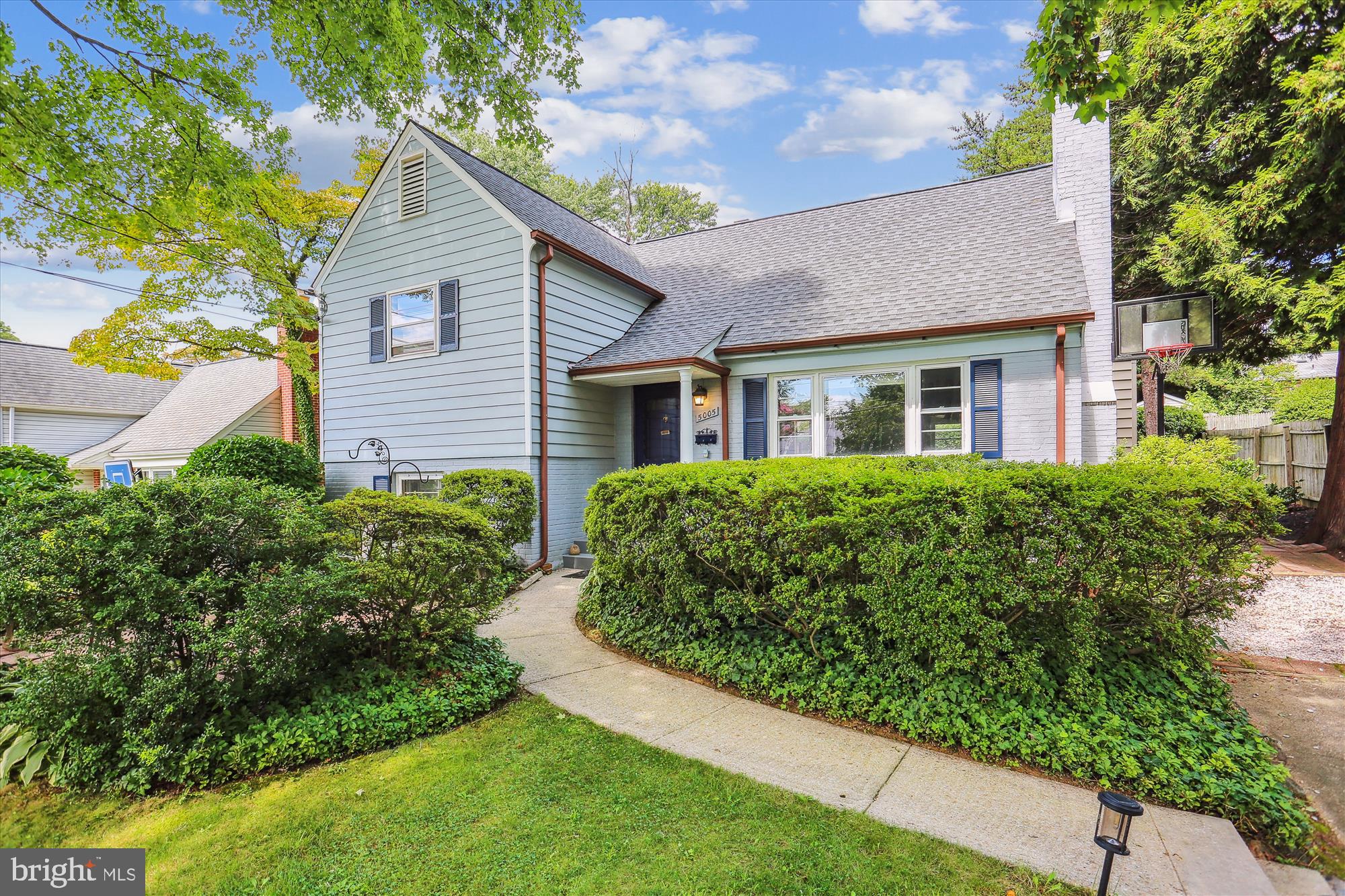 Beautifully, well-maintained 4-level Split w/family room &  den/office addition in sought after Garrett Park Estates. 4BR, 1.5BA, oversized yard with rear patio, off-street parking, hardwood floors, separate living room w/wood-burn  fp, dining room, walk-up lower level, freshly painted, ceiling fans throughout. Close to private & public schools, parks, Pike & Rose, restaurants, Metro, Marc train, community pool & so much more. Walter Johnson HS District.