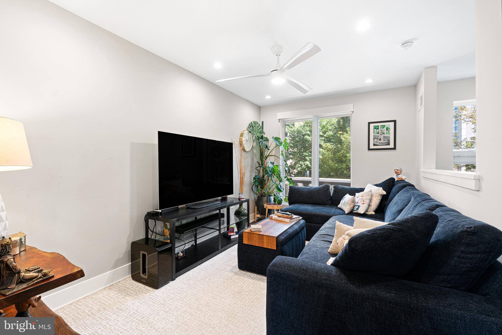 LOGAN SQUARE - Residential