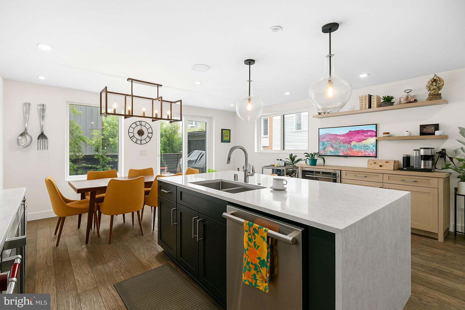 LOGAN SQUARE - Residential