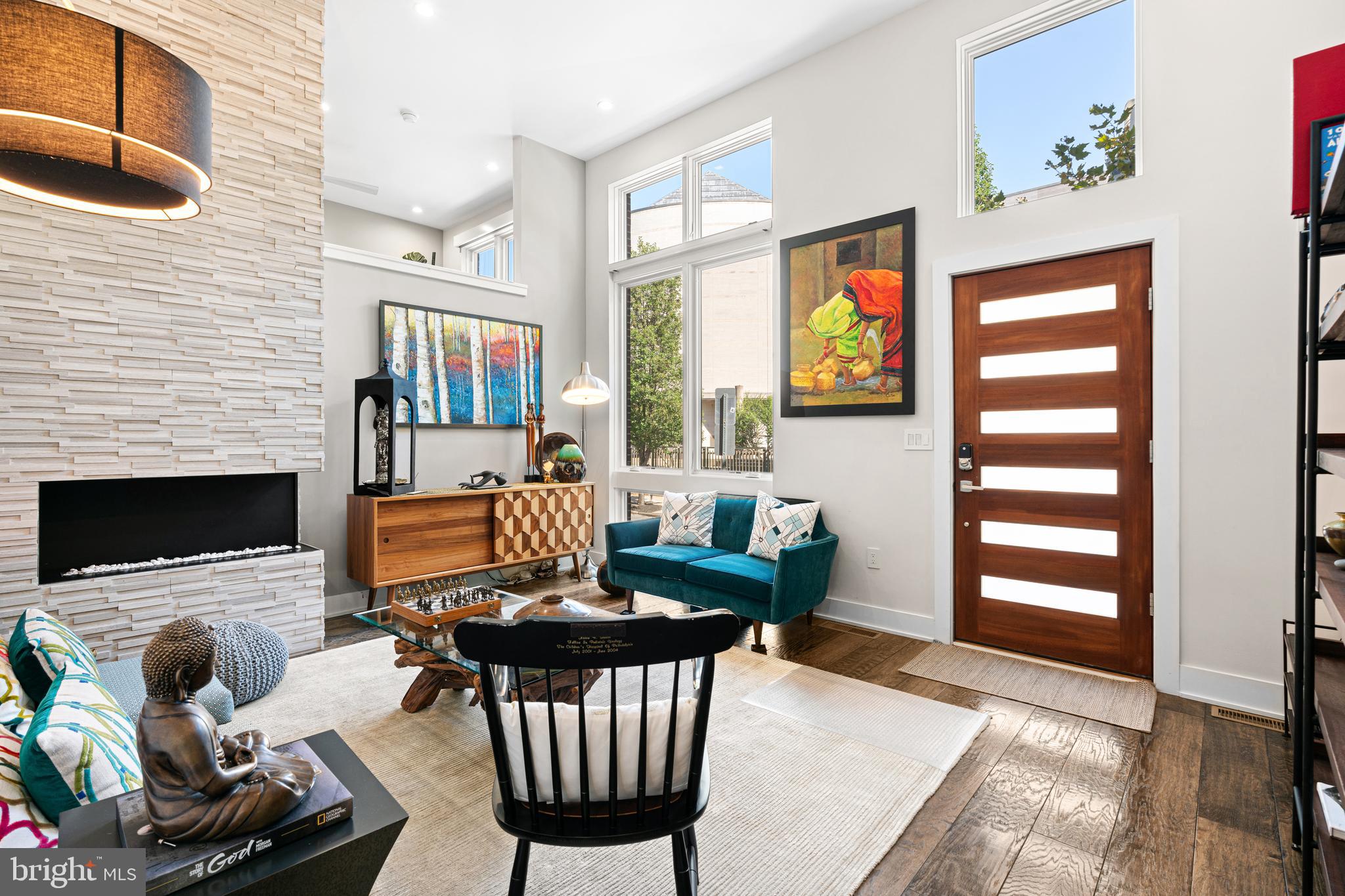 LOGAN SQUARE - Residential