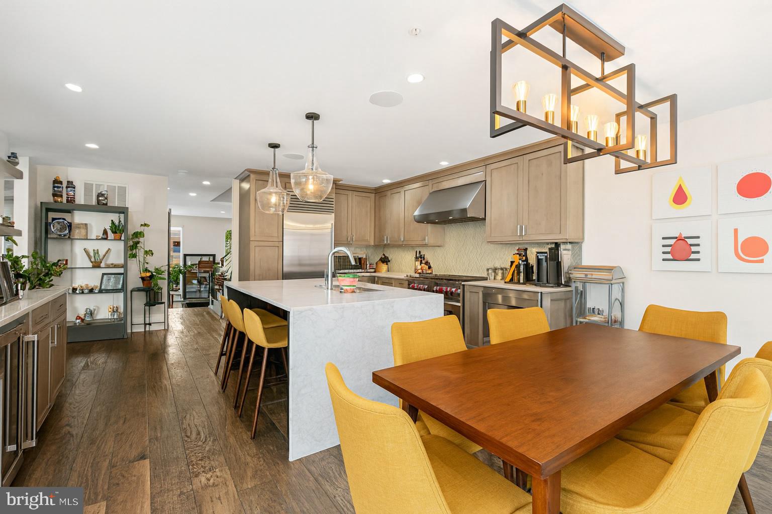 LOGAN SQUARE - Residential