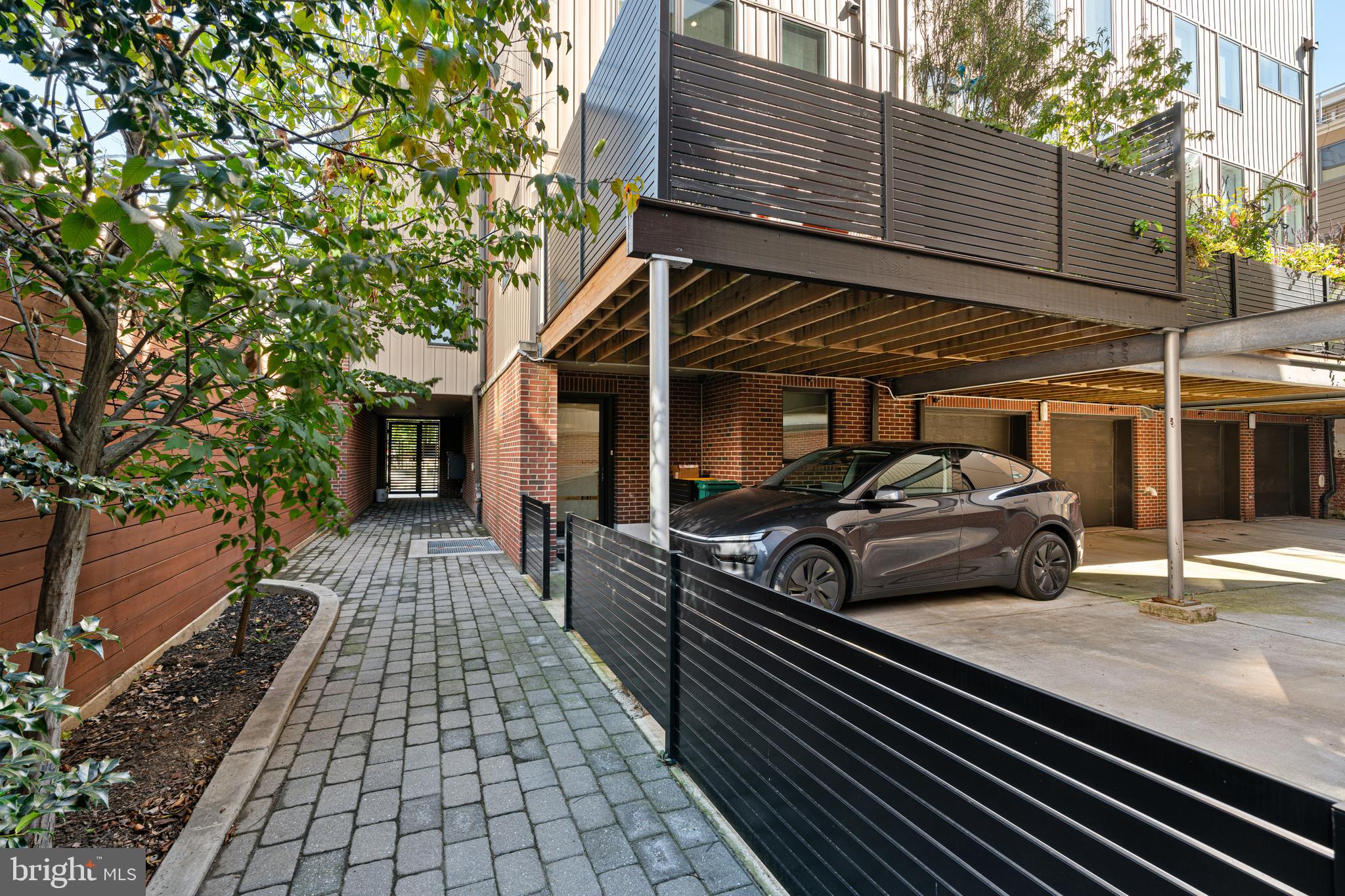 LOGAN SQUARE - Residential
