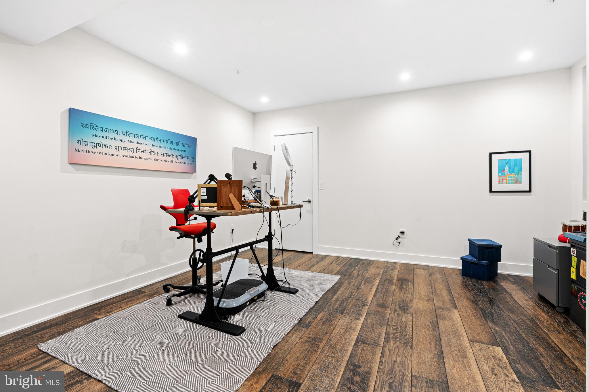LOGAN SQUARE - Residential