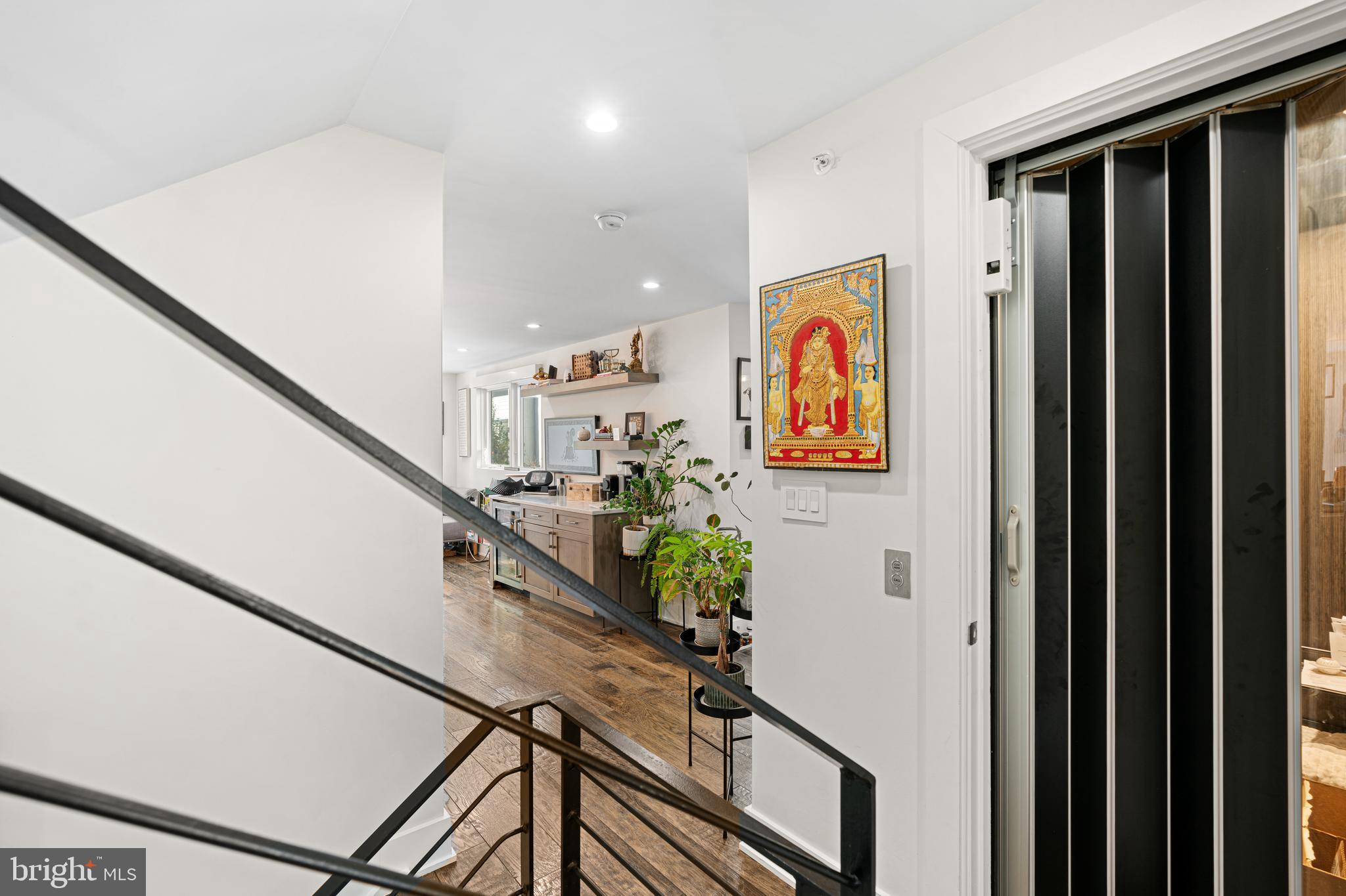 LOGAN SQUARE - Residential