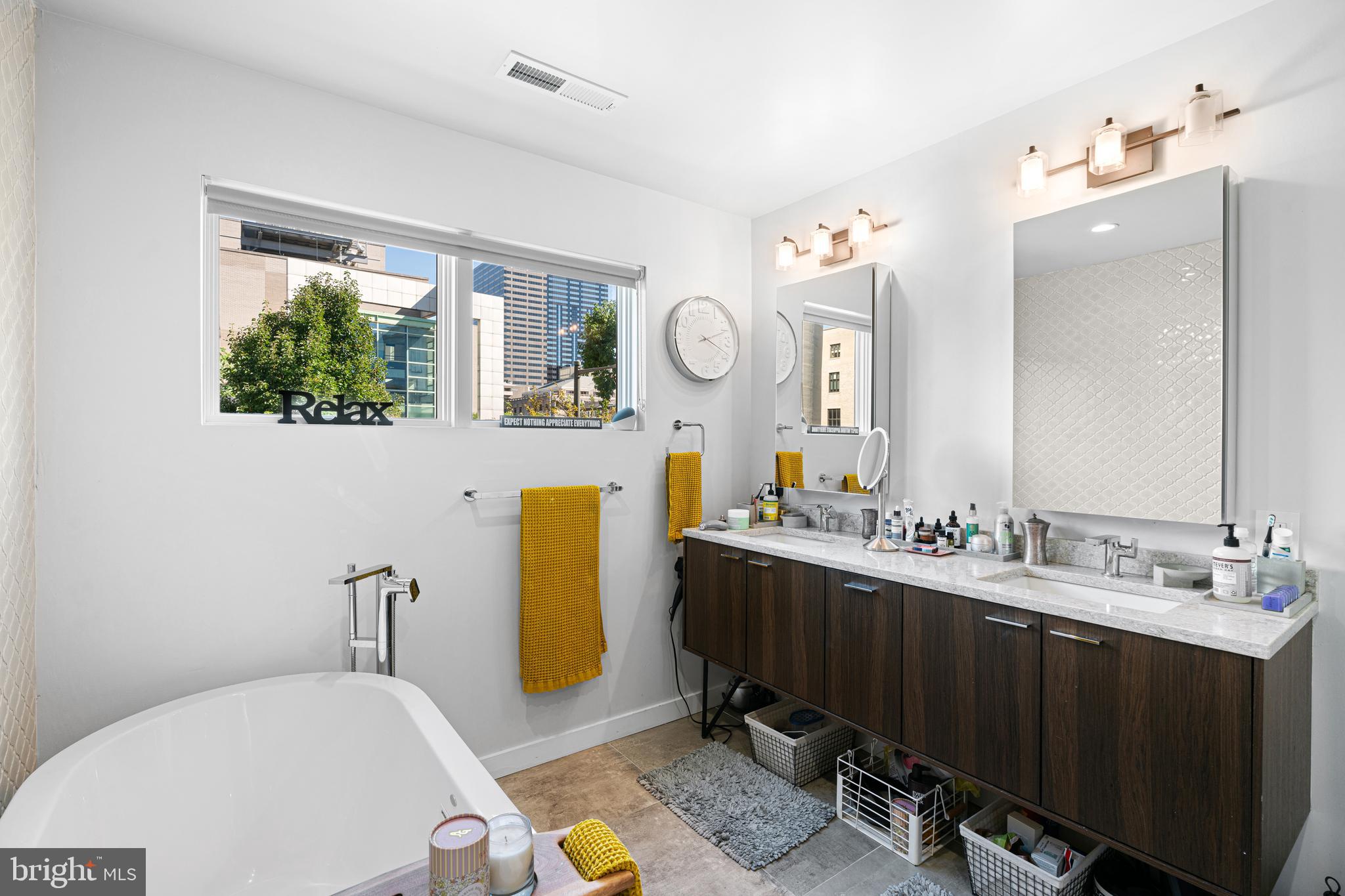 LOGAN SQUARE - Residential