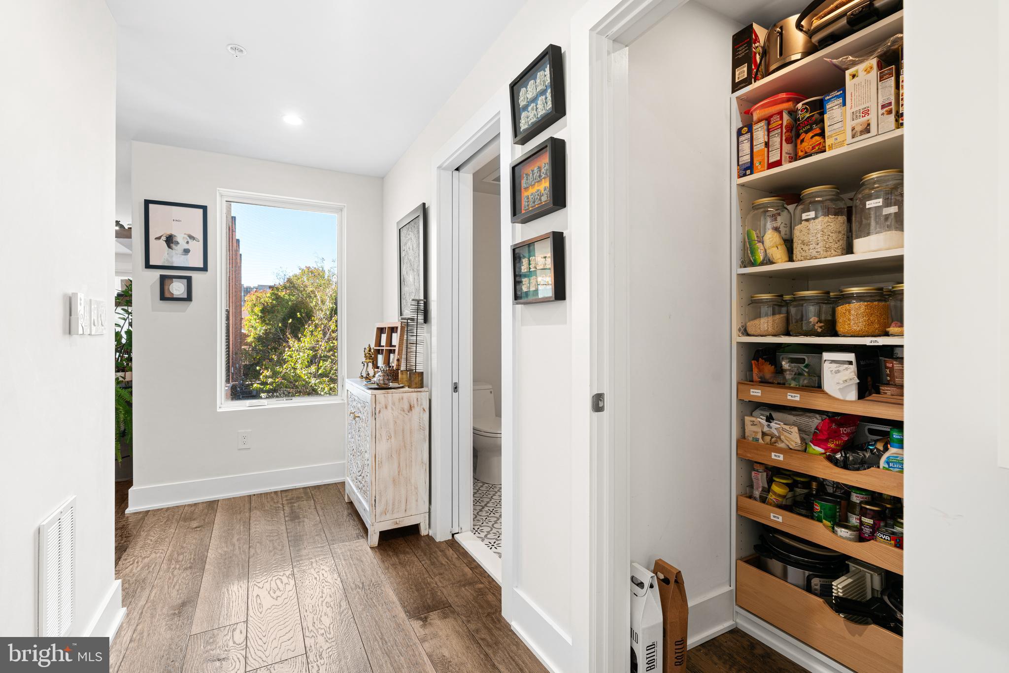LOGAN SQUARE - Residential