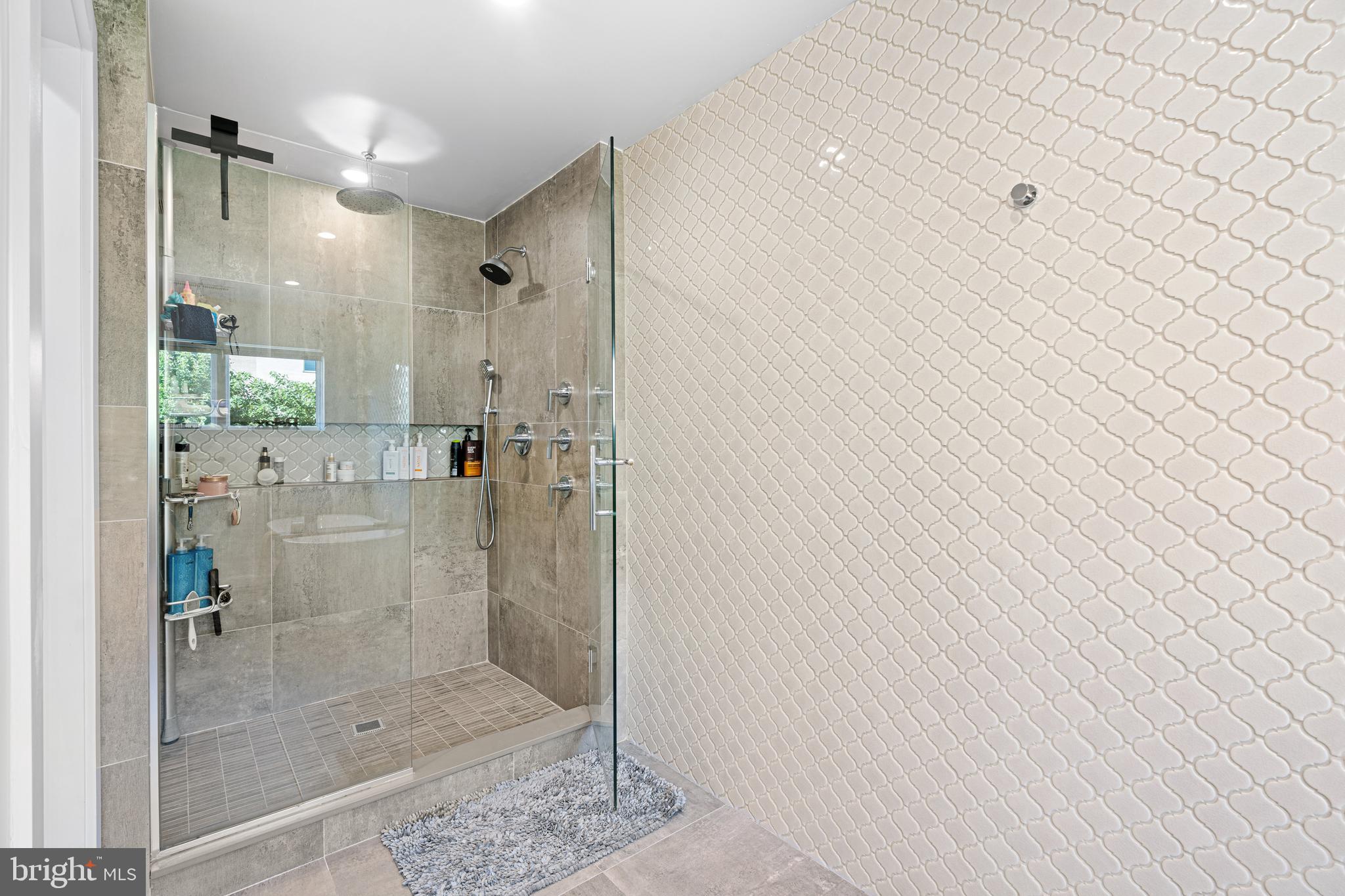 LOGAN SQUARE - Residential