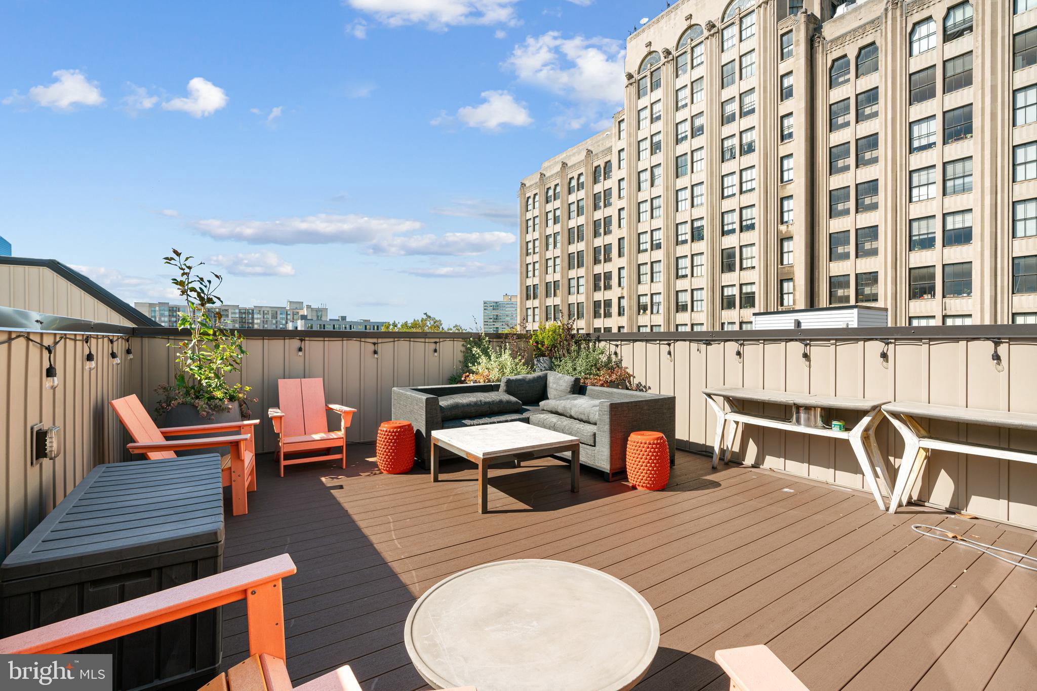 LOGAN SQUARE - Residential
